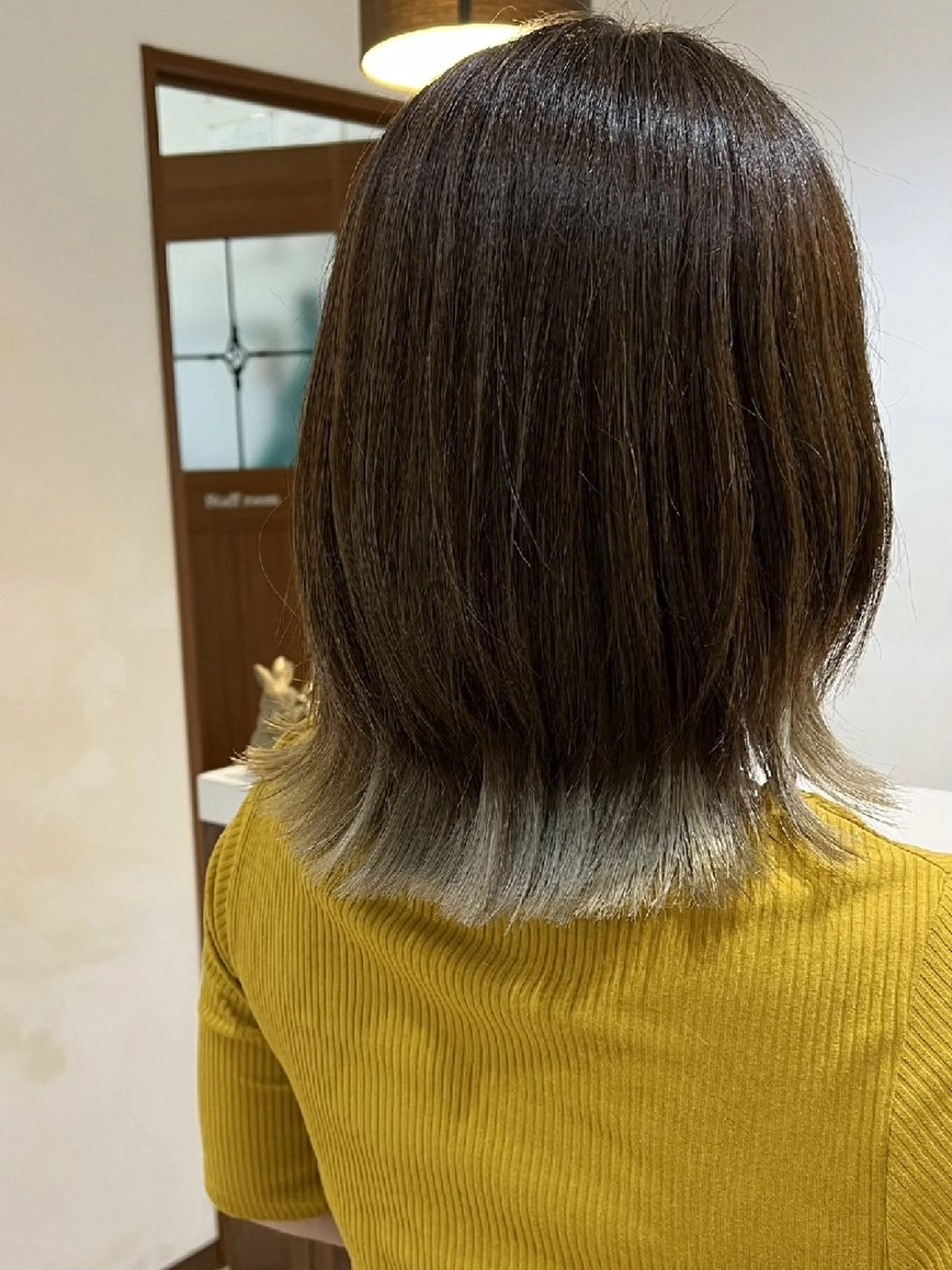 ミディアム カラー インナーカラー シルバー 髪質改善✨酸性ストレ ート特化店Youjiのヘアスタイル