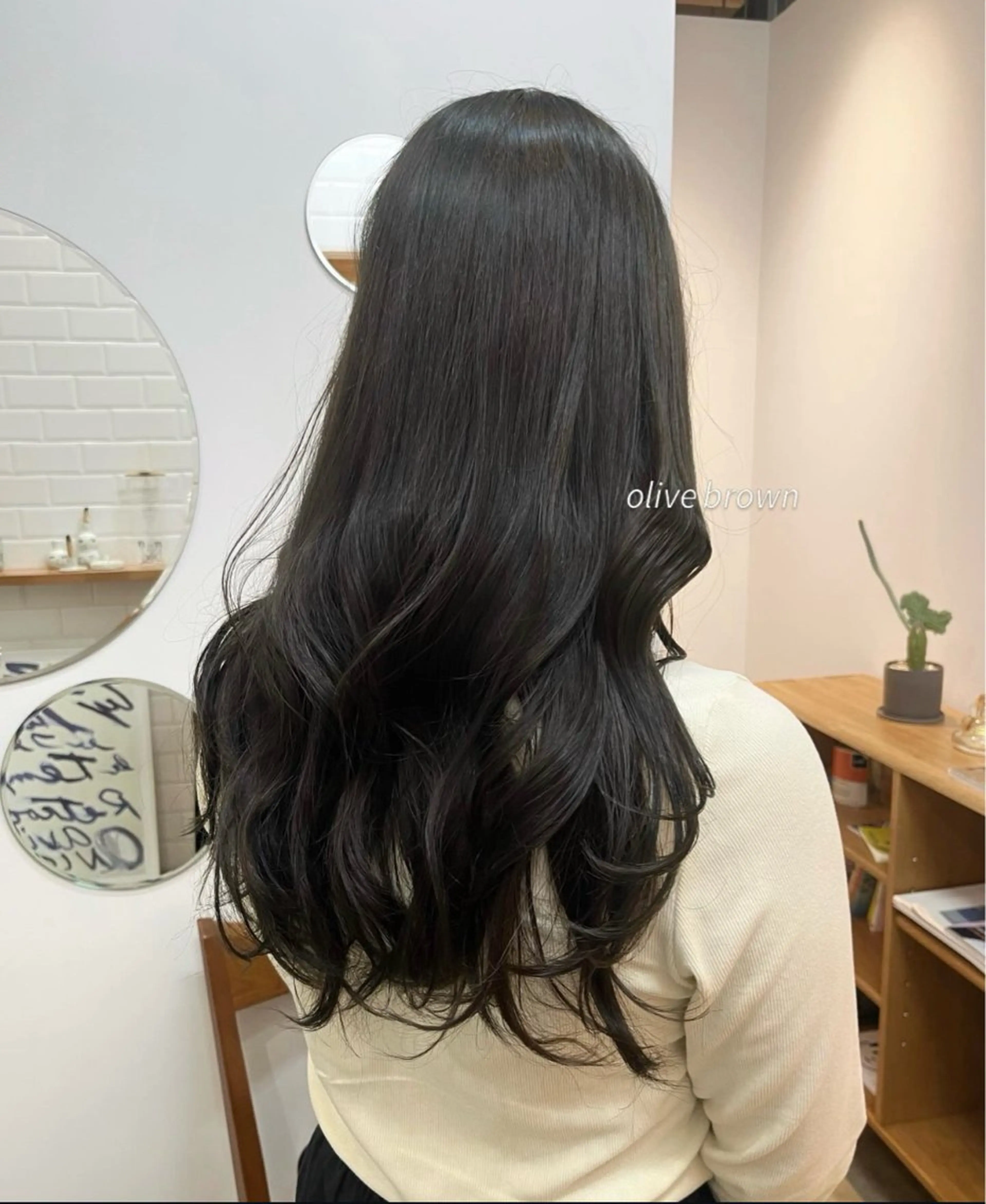 ロング カラー 透明感カラー オリーブカラー 都築 初果のヘアスタイル