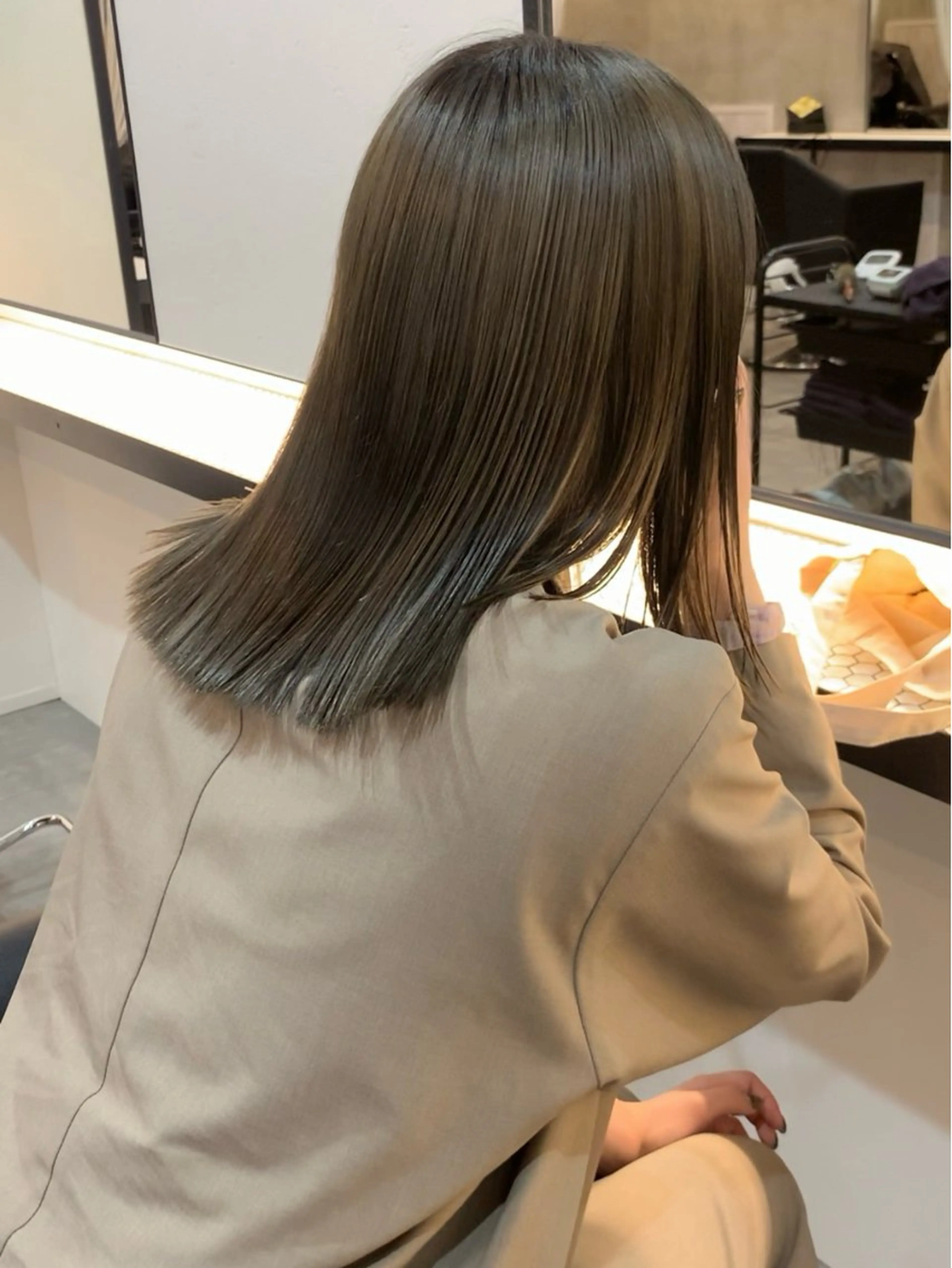 セミロング カラー ベージュカラー ブリーチ ダブルカラー ブリーチなしカラー オリーブベージュ ヘアカラー 落合希 Olivebeigeのヘアスタイル