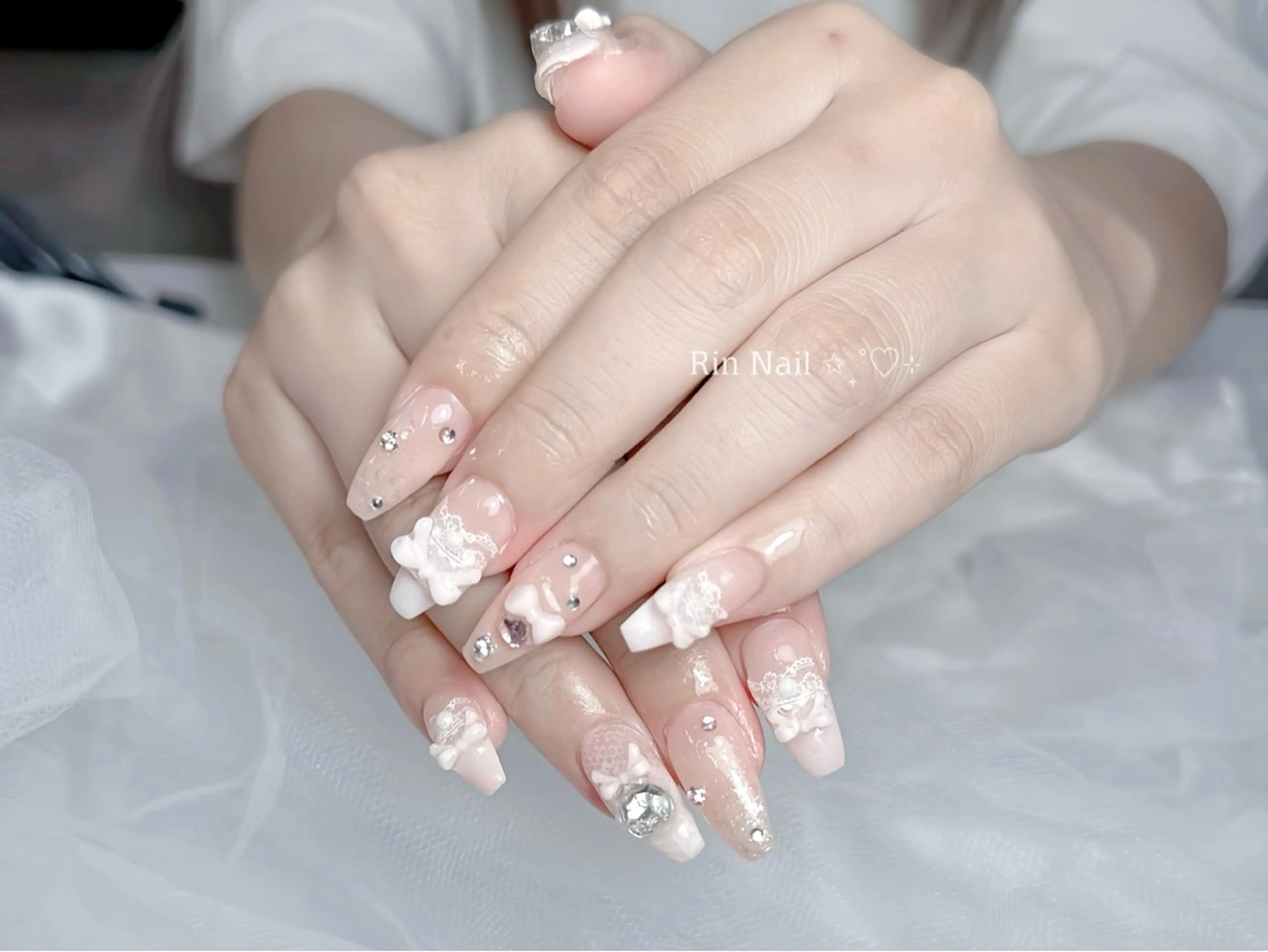 ネイル ボルドー フレンチネイル グラデーション キラキラネイル 韓国ネイル ハンドネイル Rin Nail Shinokuboのネイルデザイン
