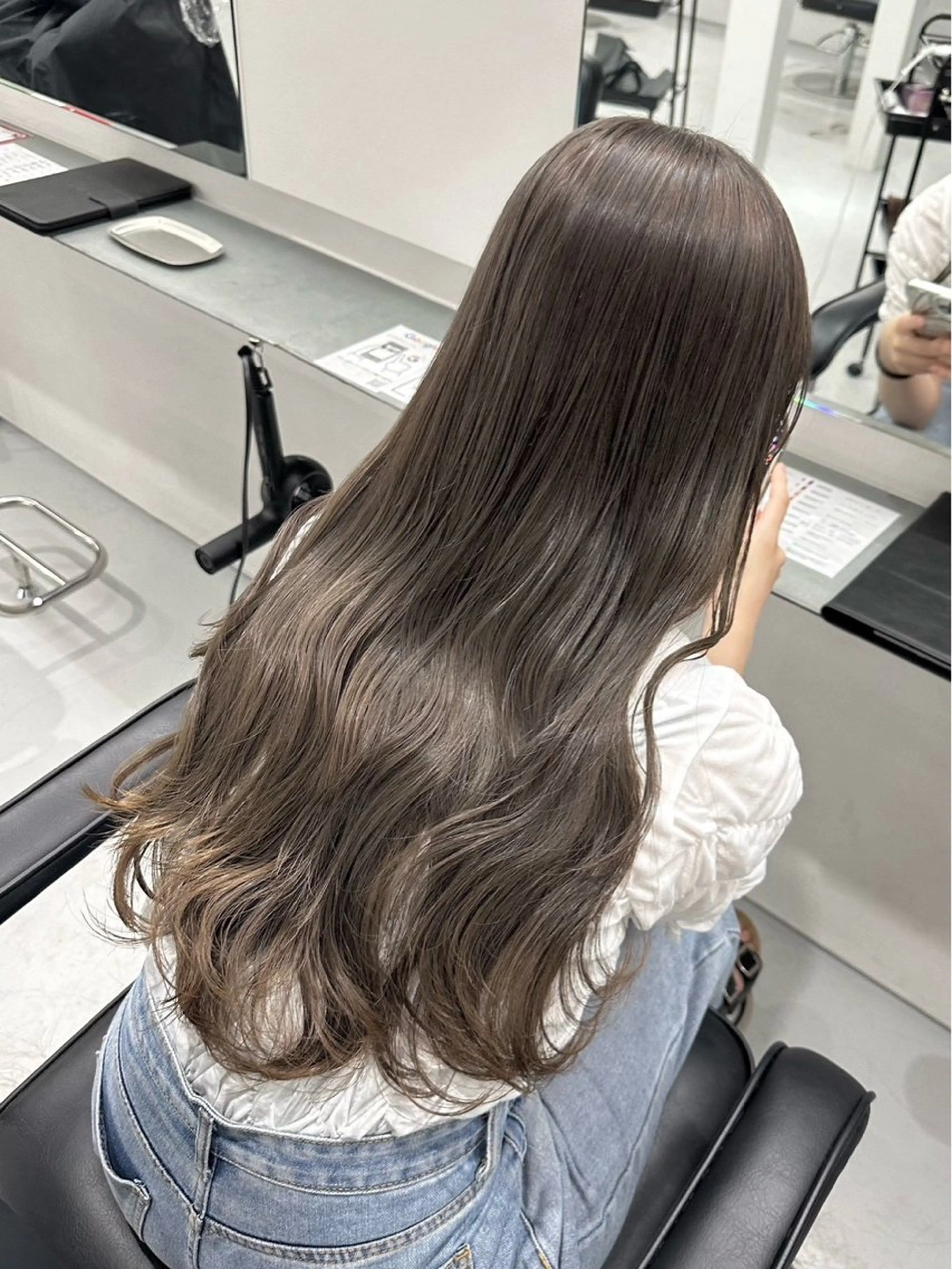 ロング カラー 透明感カラー グレージュ ロング 赤田 修哉のヘアスタイル