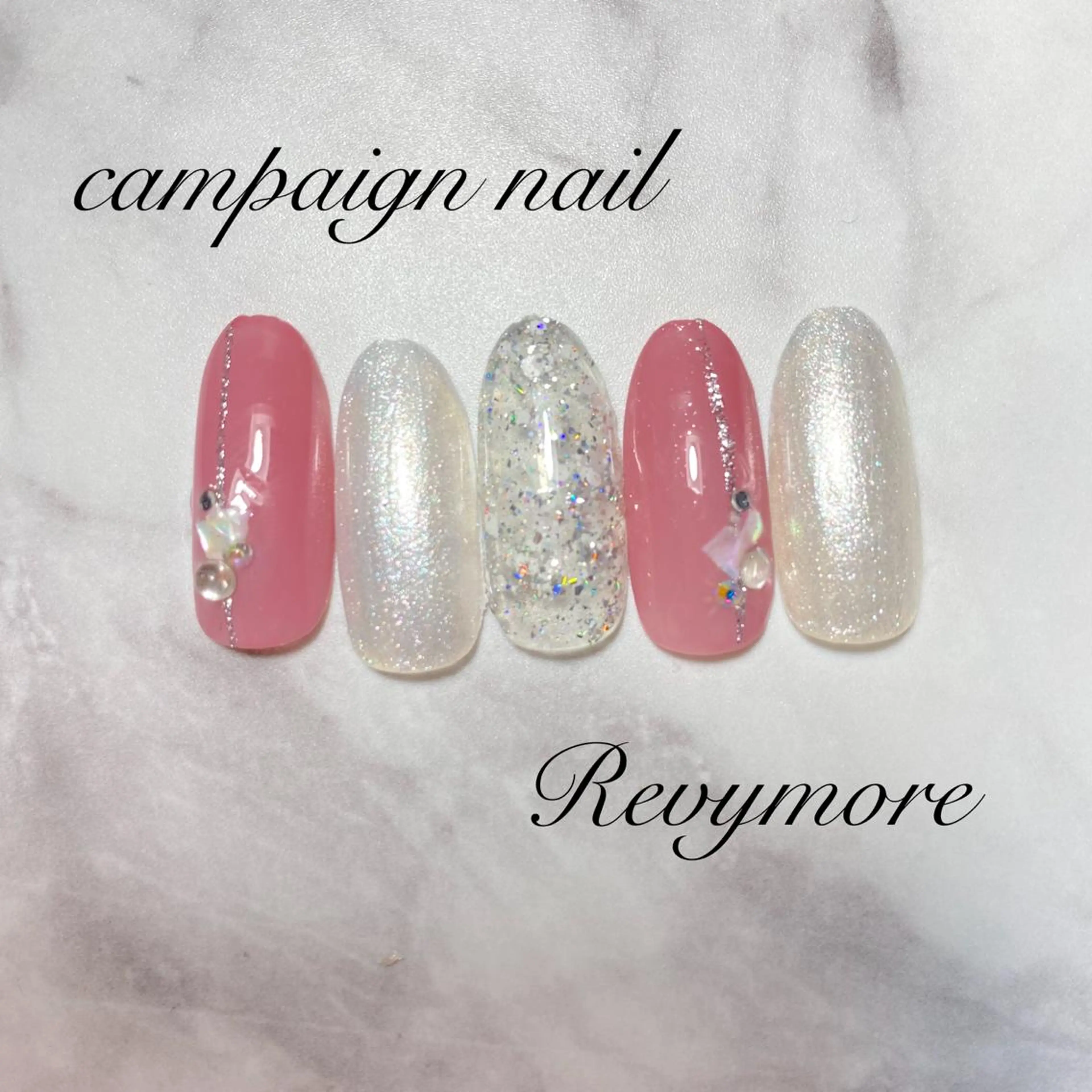 ミディアム ネイル 韓国風ヘア ジェルネイル キラキラネイル 韓国ネイル ニュアンスネイル nail salon Revymoreのネイルデザイン