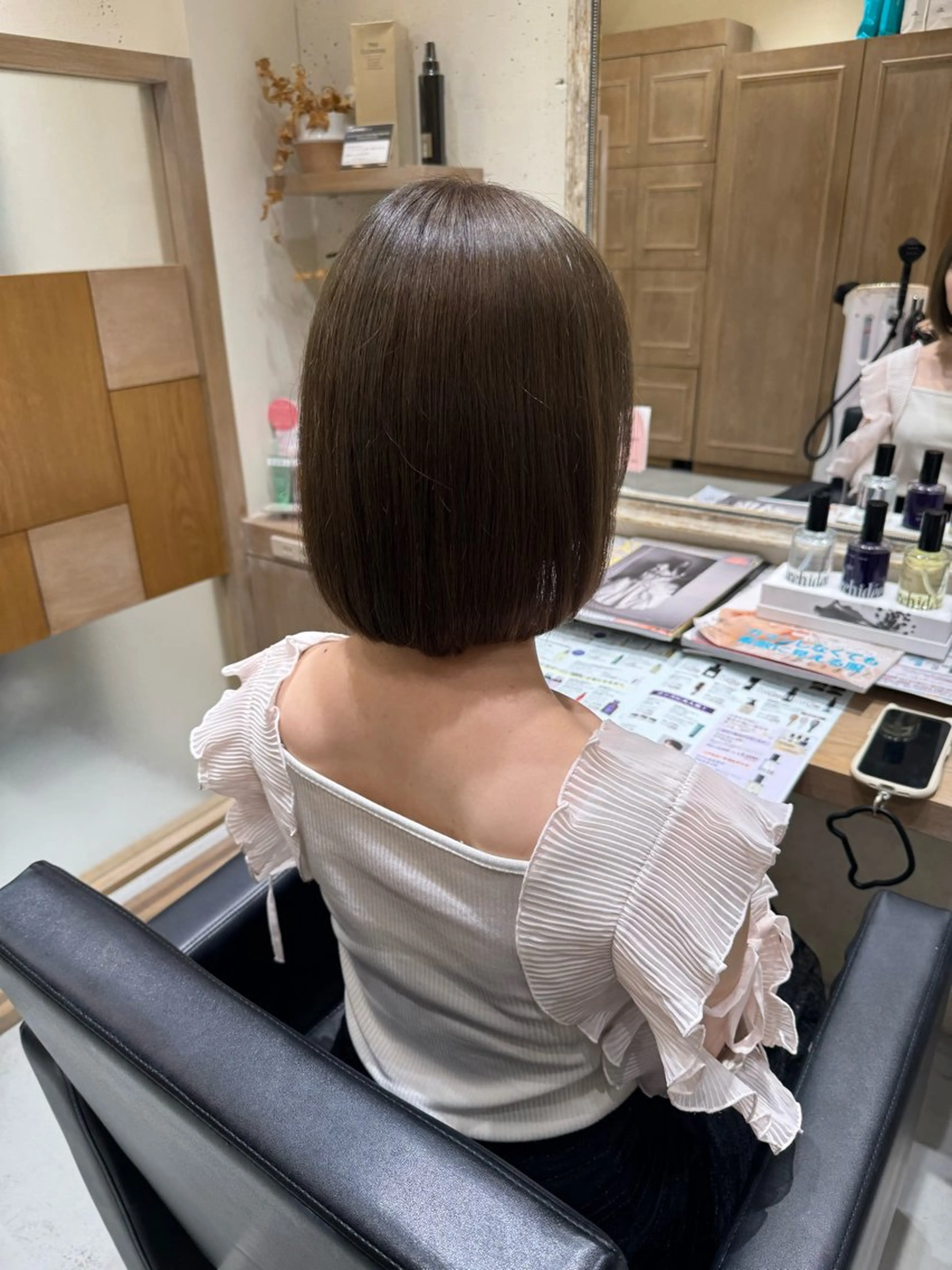 ミディアム レイヤー/顔周り/透 明感カラー/うる艶のヘアスタイル