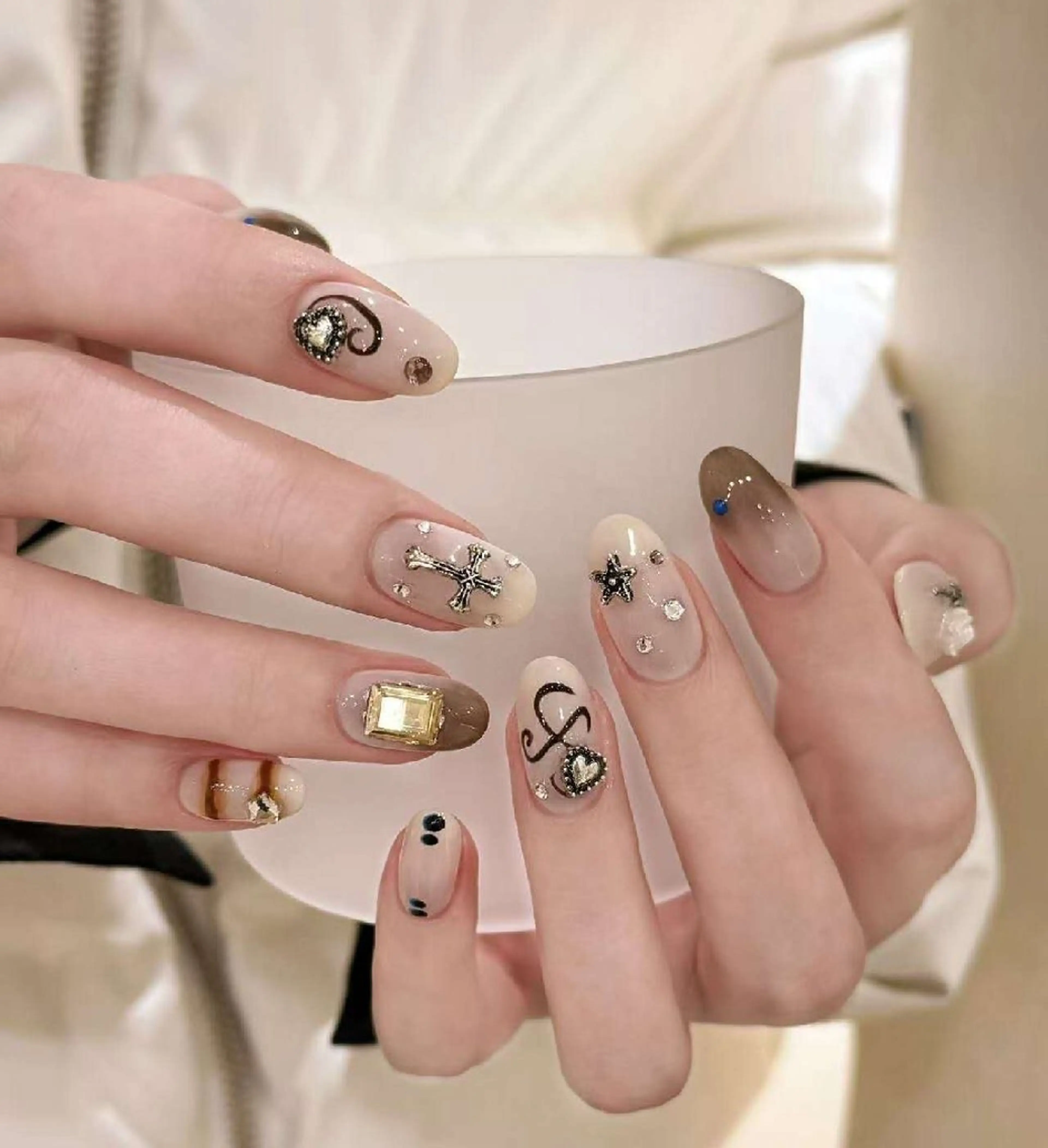 ネイル オーロラネイル フラワーネイル フットネイル フレンチネイル ジェルネイル ハンドネイル Oomiya 服部のネイルデザイン