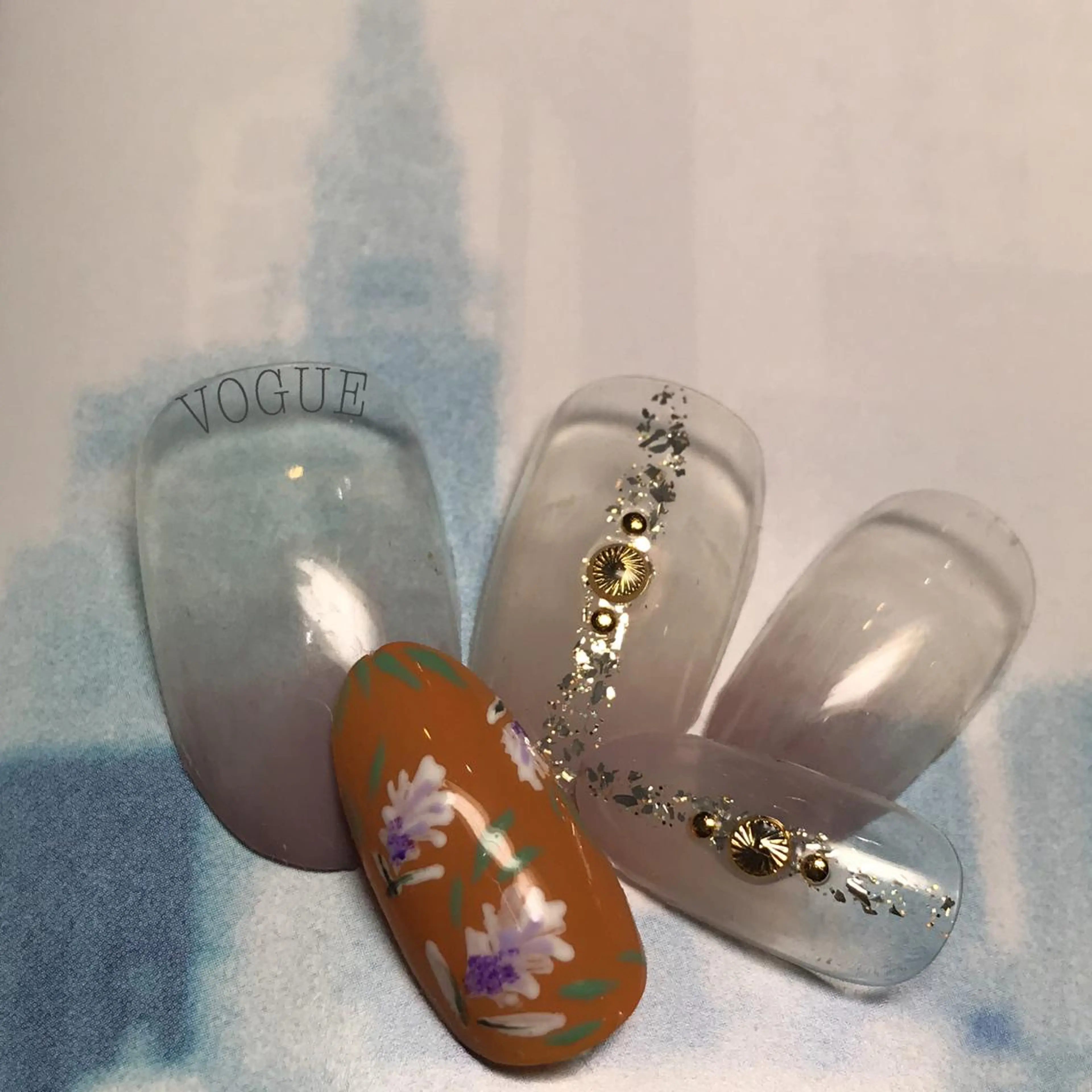 ネイル ゴールド ハンドネイル VOGUE ×SWANのネイルデザイン
