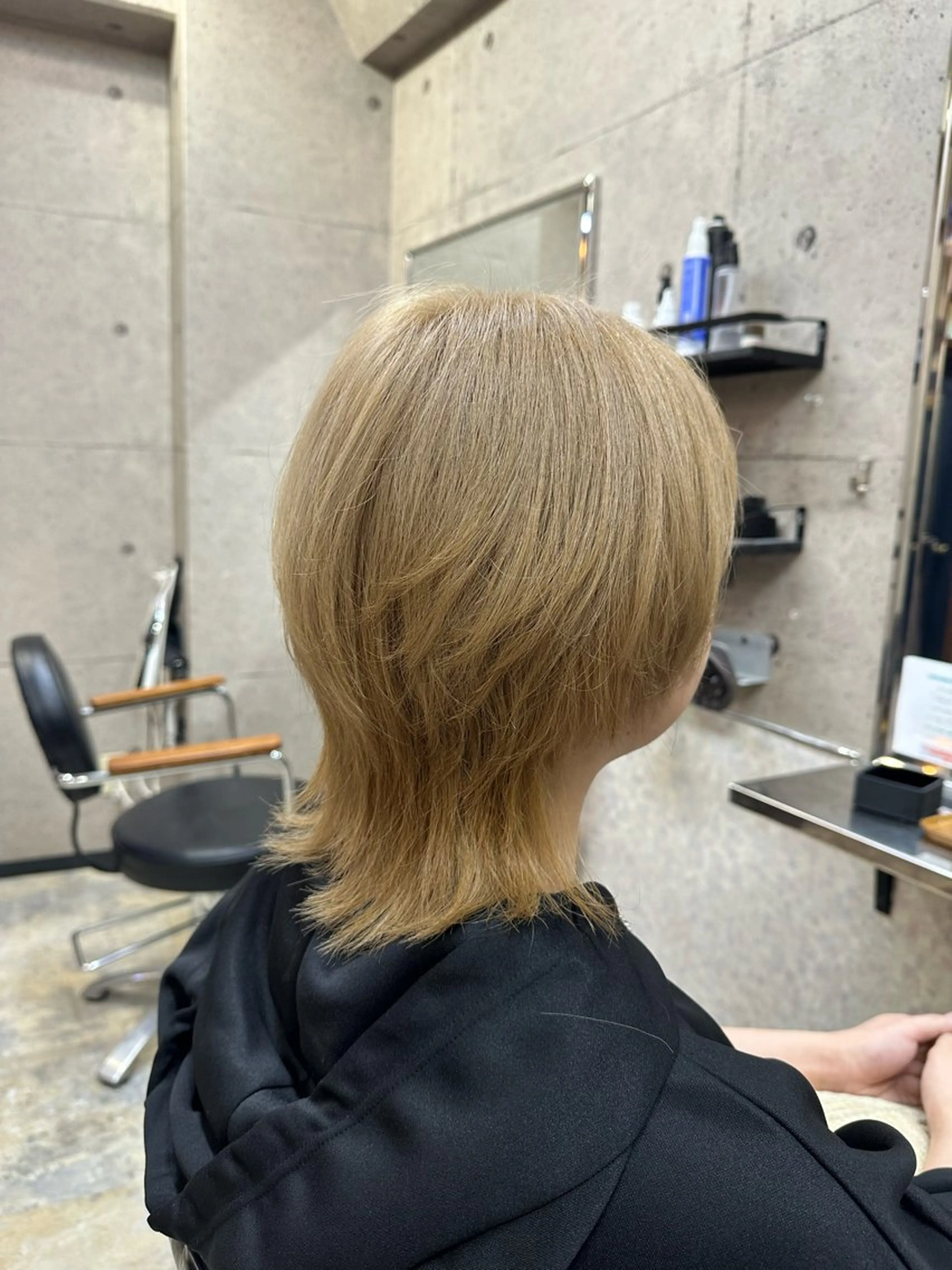 ミディアム カラー メンズ メンズウルフカット ベージュカラー ミルクティーベージュ ウルフカット カット ヘアカラー 💎メンズパーマ特化 🥇メンズのプロのヘアスタイル
