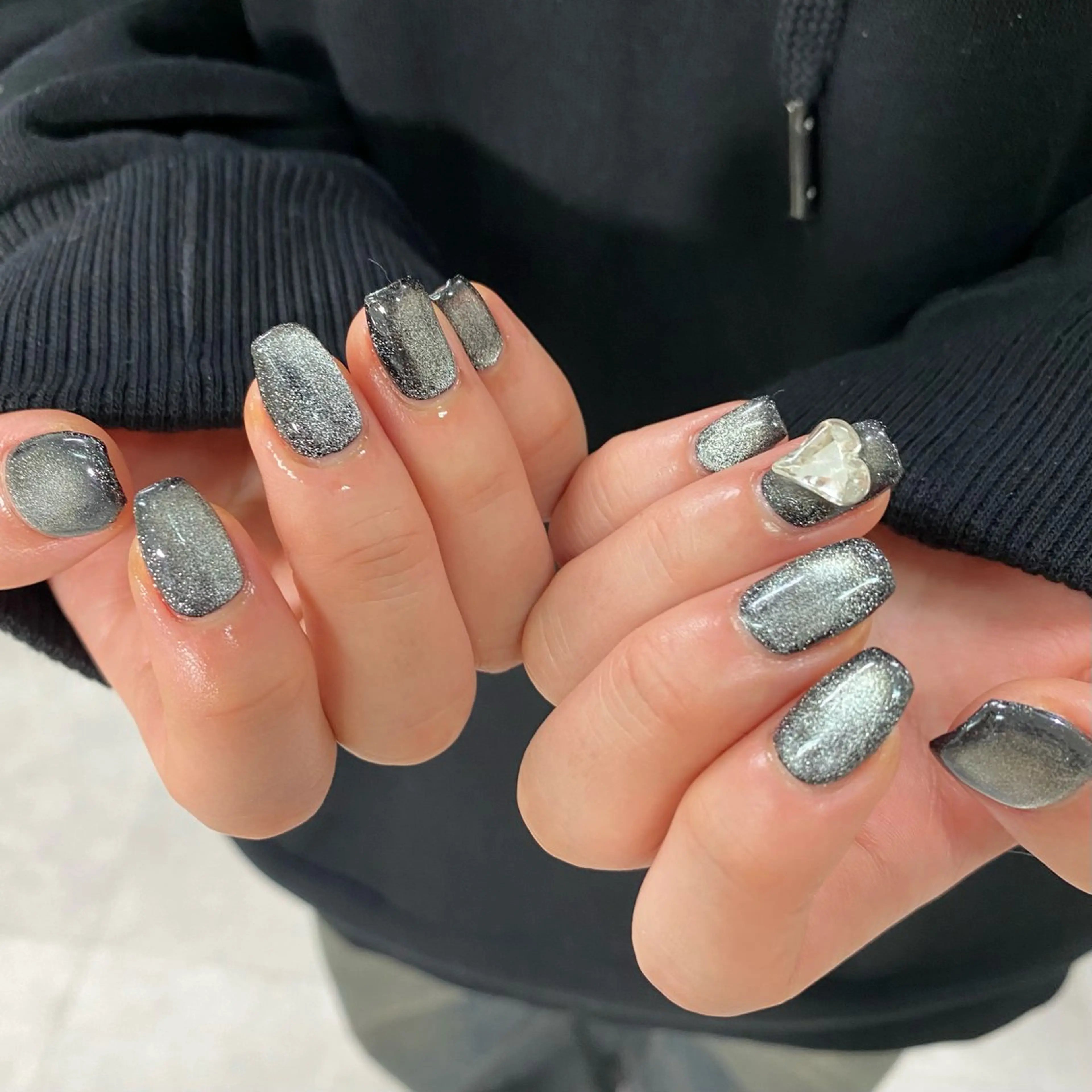 ネイル ハート マグネットネイル シルバー ハンドネイル ハンドケア RaLa（ネイル&アイラッシュ）所属・🫧RaLa ⭐︎AYAKA🫧のネイルデザイン