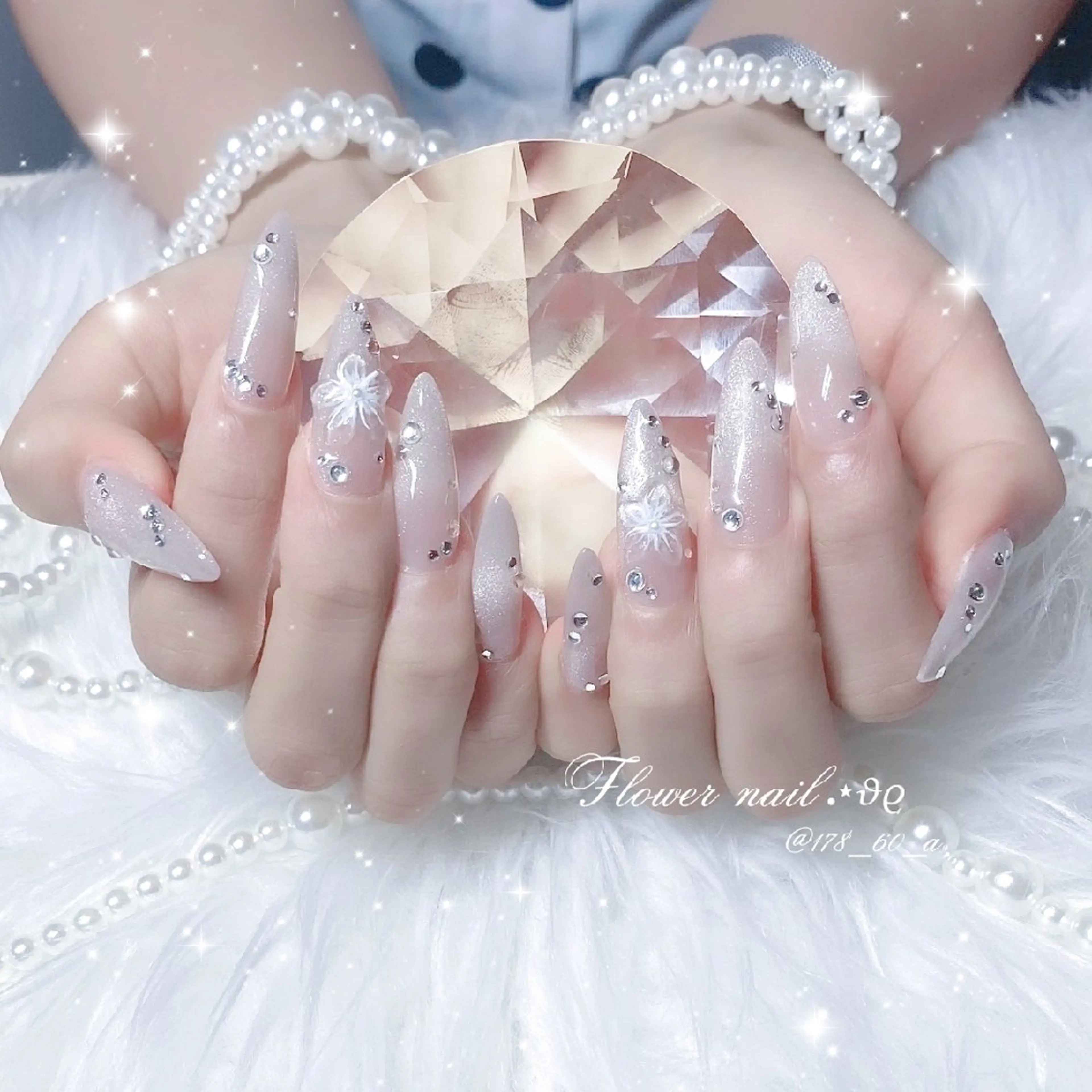 ネイル フラワーネイル ガーリー マグネットネイル スカルプネイル 夏ネイル ハンドネイル HAPPINAS🎀  れん🖤痛ネイルのネイルデザイン