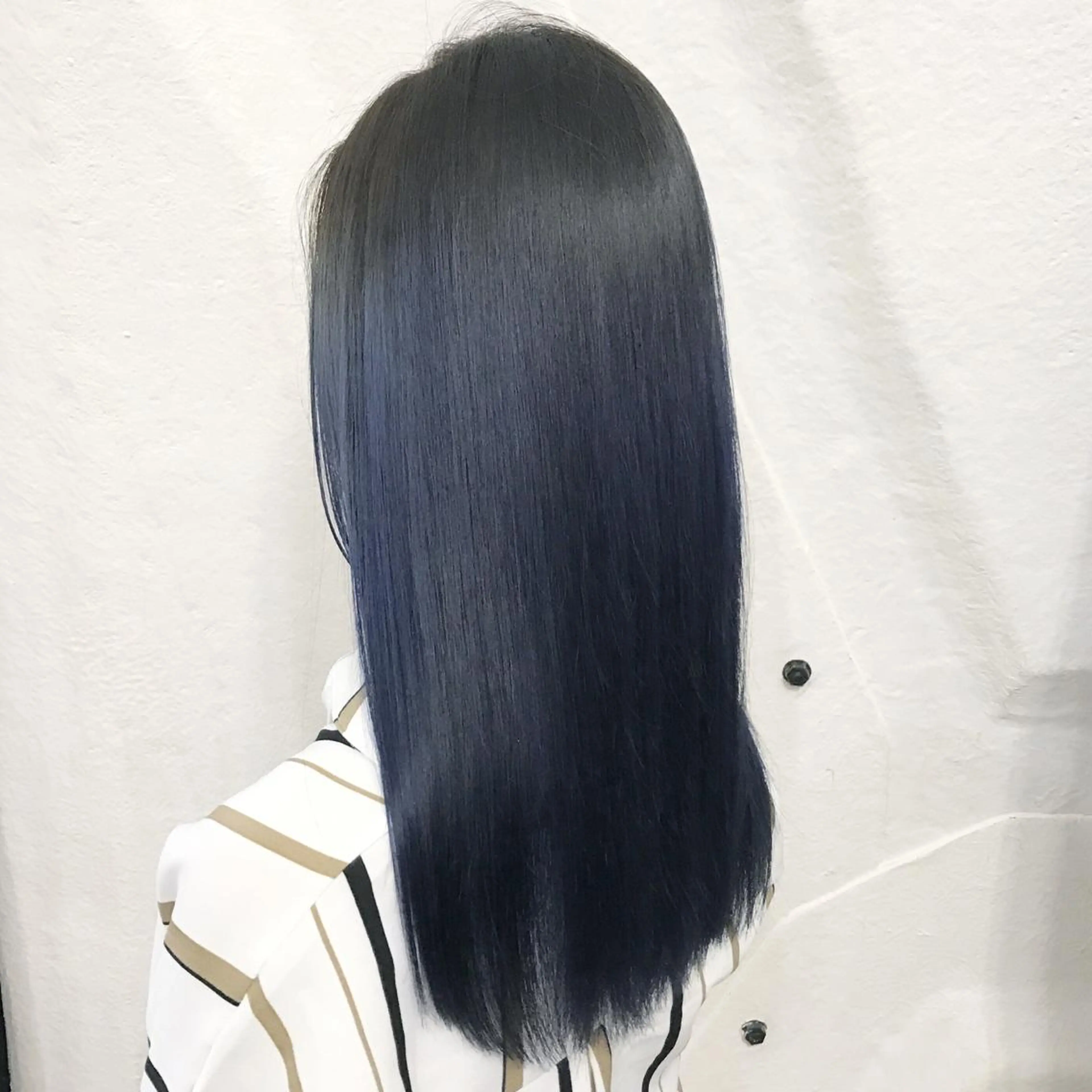 カラー ブリーチ ブルーカラー グラデーションカラー K-POP好き美容師 🇰🇷Kai.Yのヘアスタイル