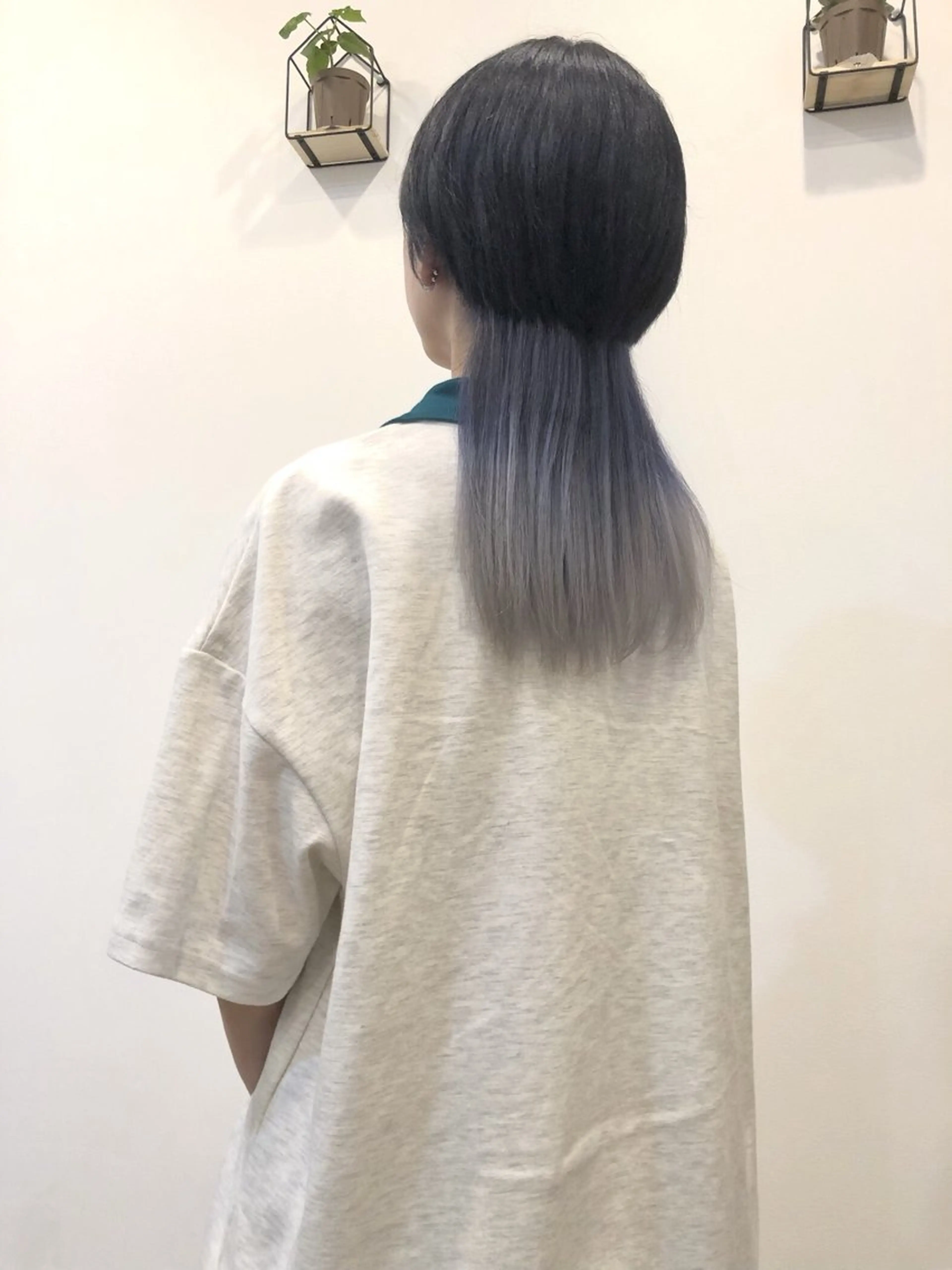 カラー ブリーチ ブルーカラー ブルーバイオレット デザインカラー グラデーションカラー ヘアルーム カフーのヘアスタイル
