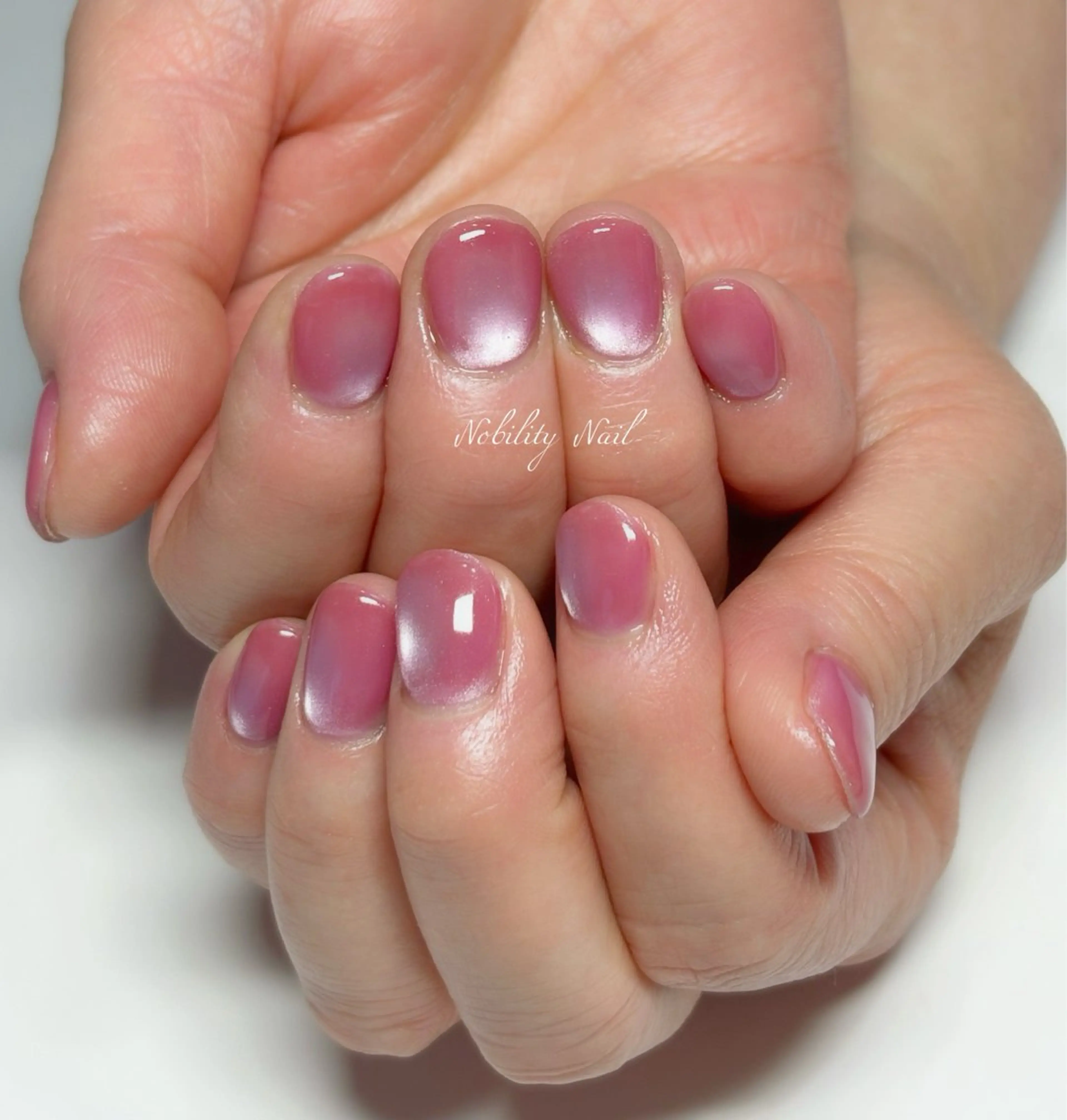 ネイル ラメ(グリッター) マグネットネイル ピンク ネイルサロンNobilityNail所属・風口 麻由子のネイルデザイン