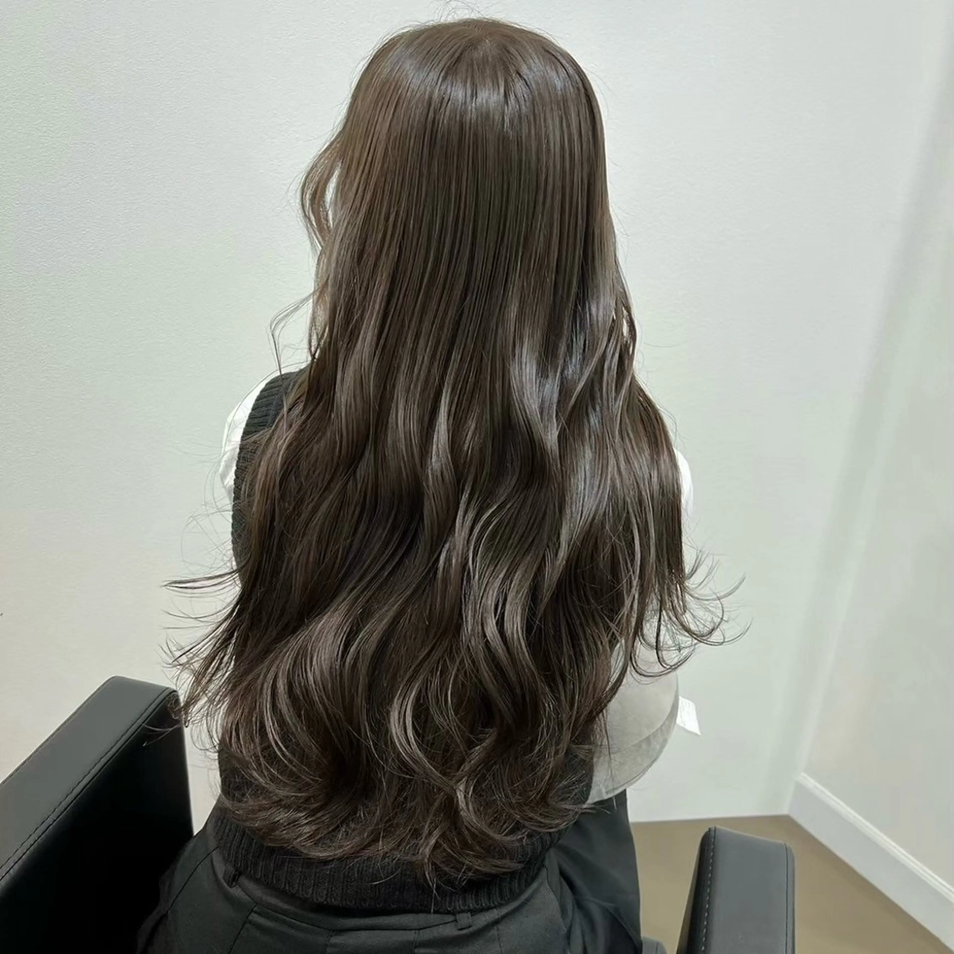 ロング 岡田 佳子のヘアスタイル