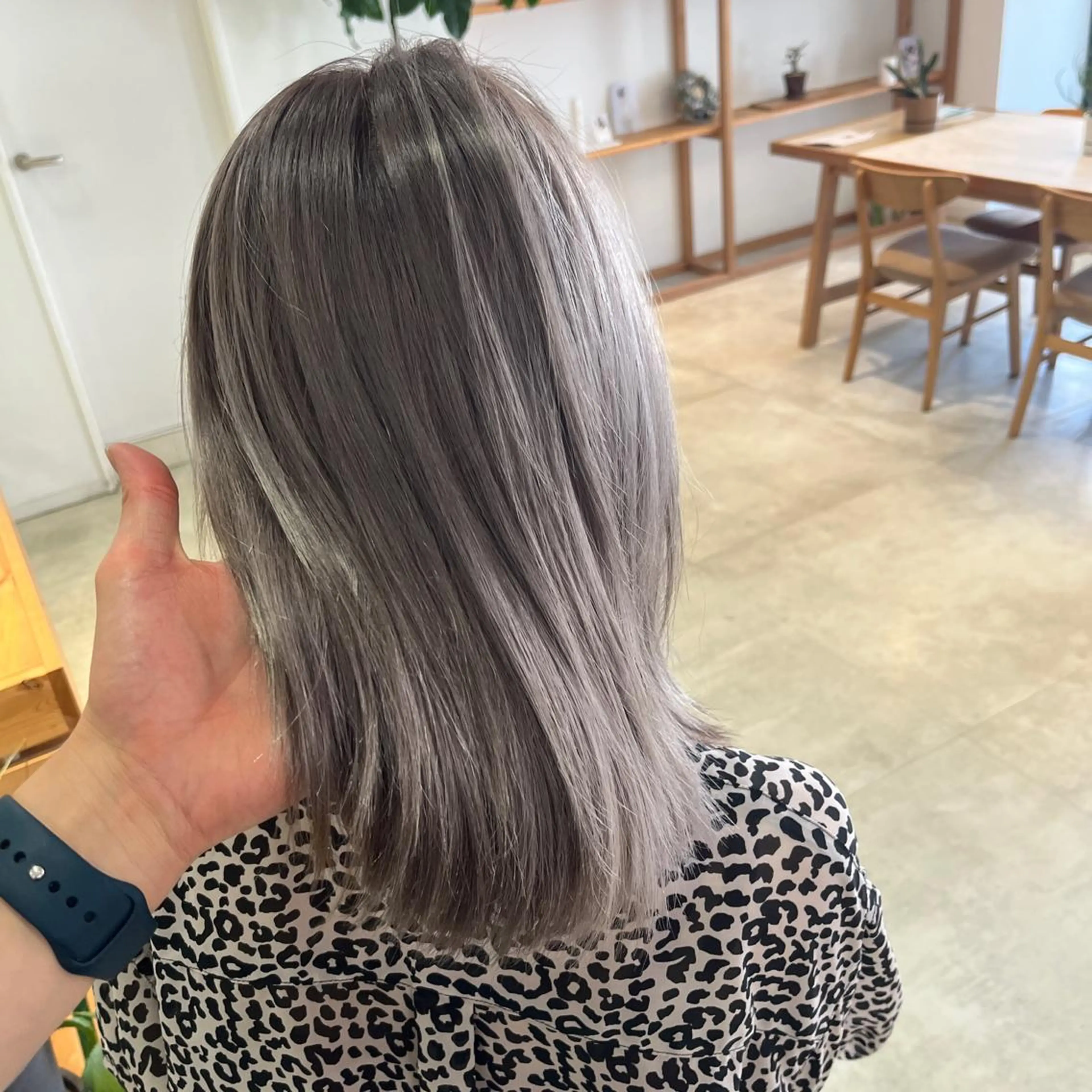 ミディアム ミディアムパーマ アッシュ ボブ ハイライト 似合わせカット カット ヘアカラー トリートメント hoNua. 栄/透明感カラーのヘアスタイル