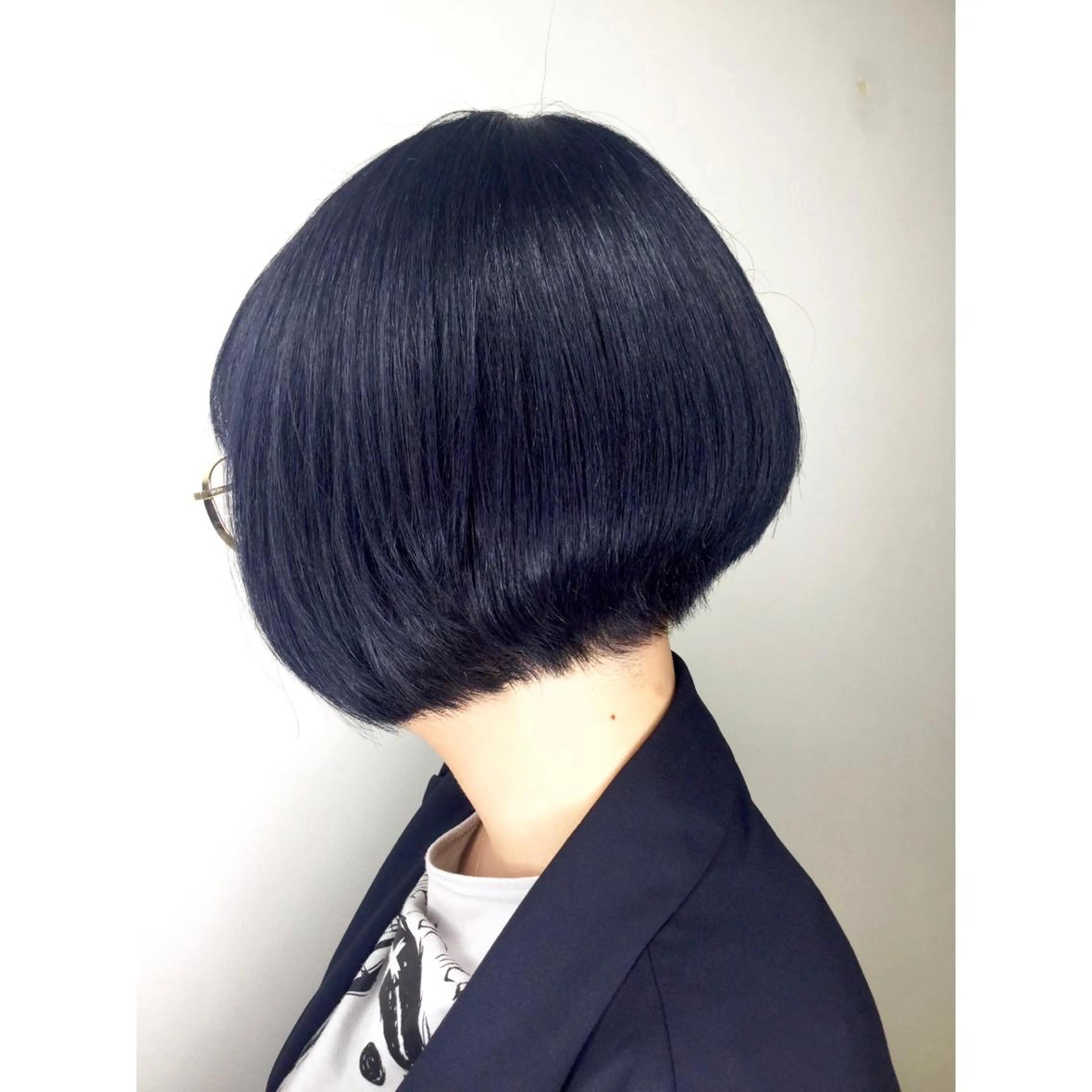 ショート カラー ブリーチ ネイビーカラー ボブ 牧野美波💎ショート ヘア/カット/天神のヘアスタイル