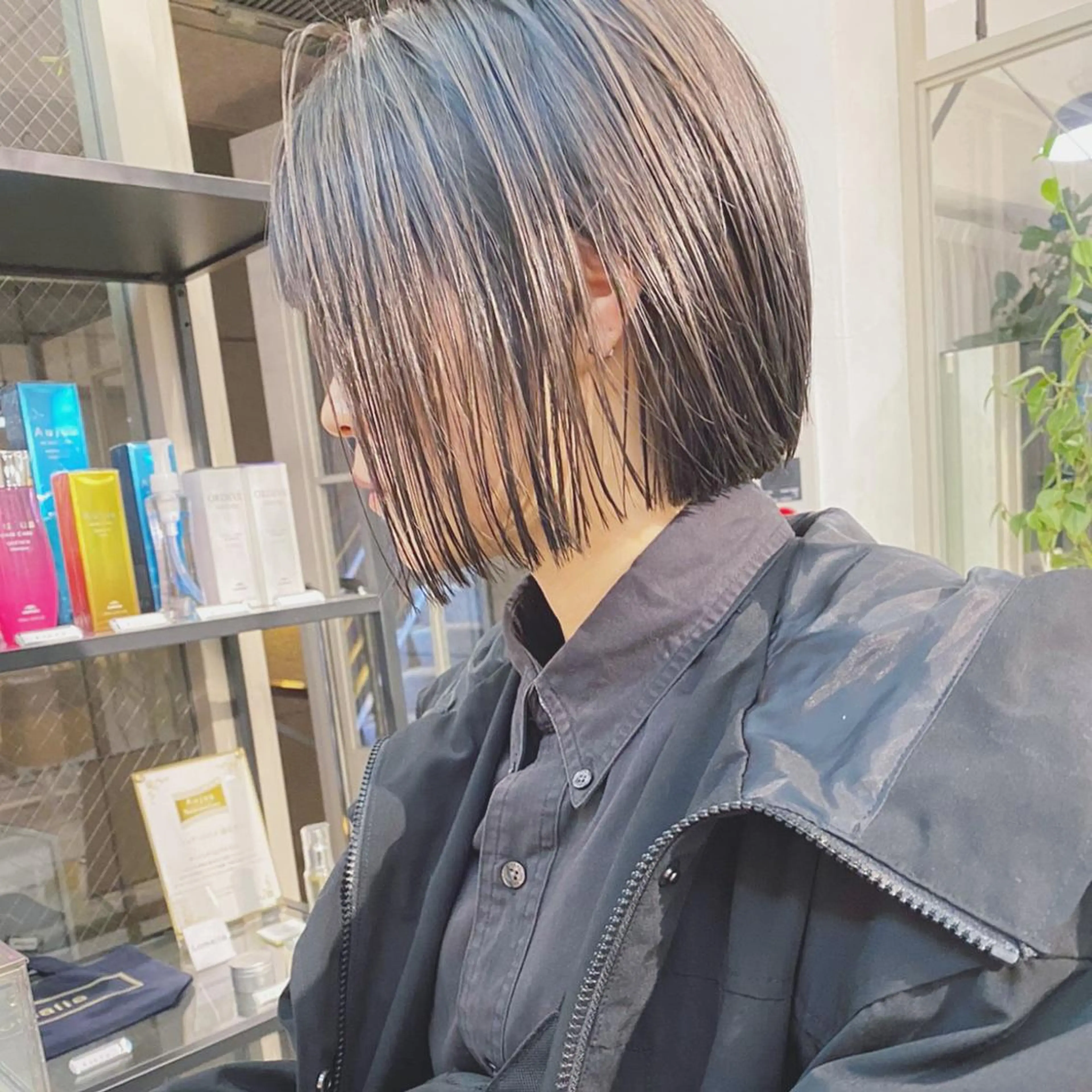 ショート ヘアアレンジ ハイトーンボブ 前田 表参道　グレージュのヘアスタイル