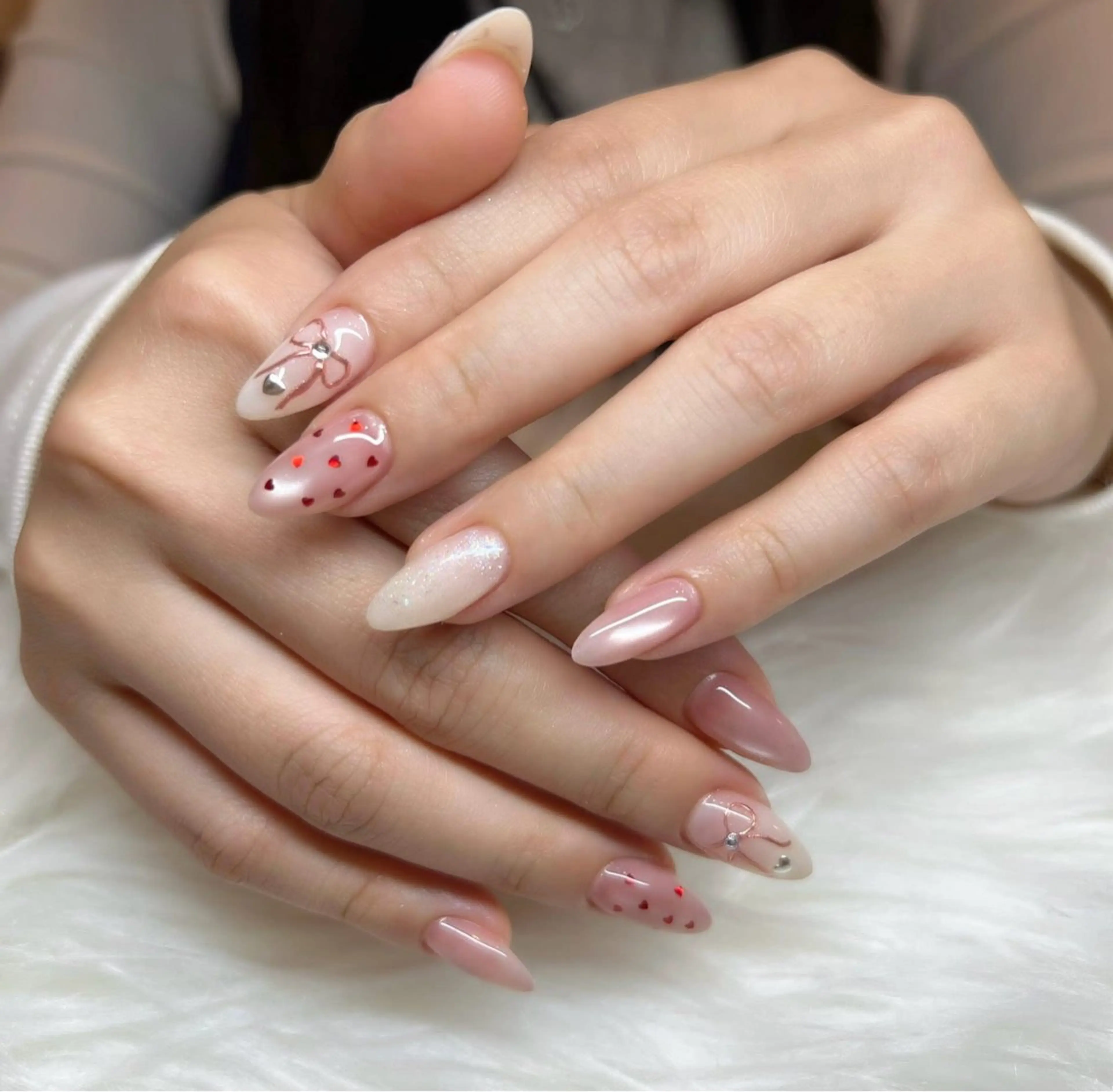 ネイル オーロラネイル ブルー チークネイル 長さ出し フットネイル ハンドネイル NOA 大塚のネイルデザイン