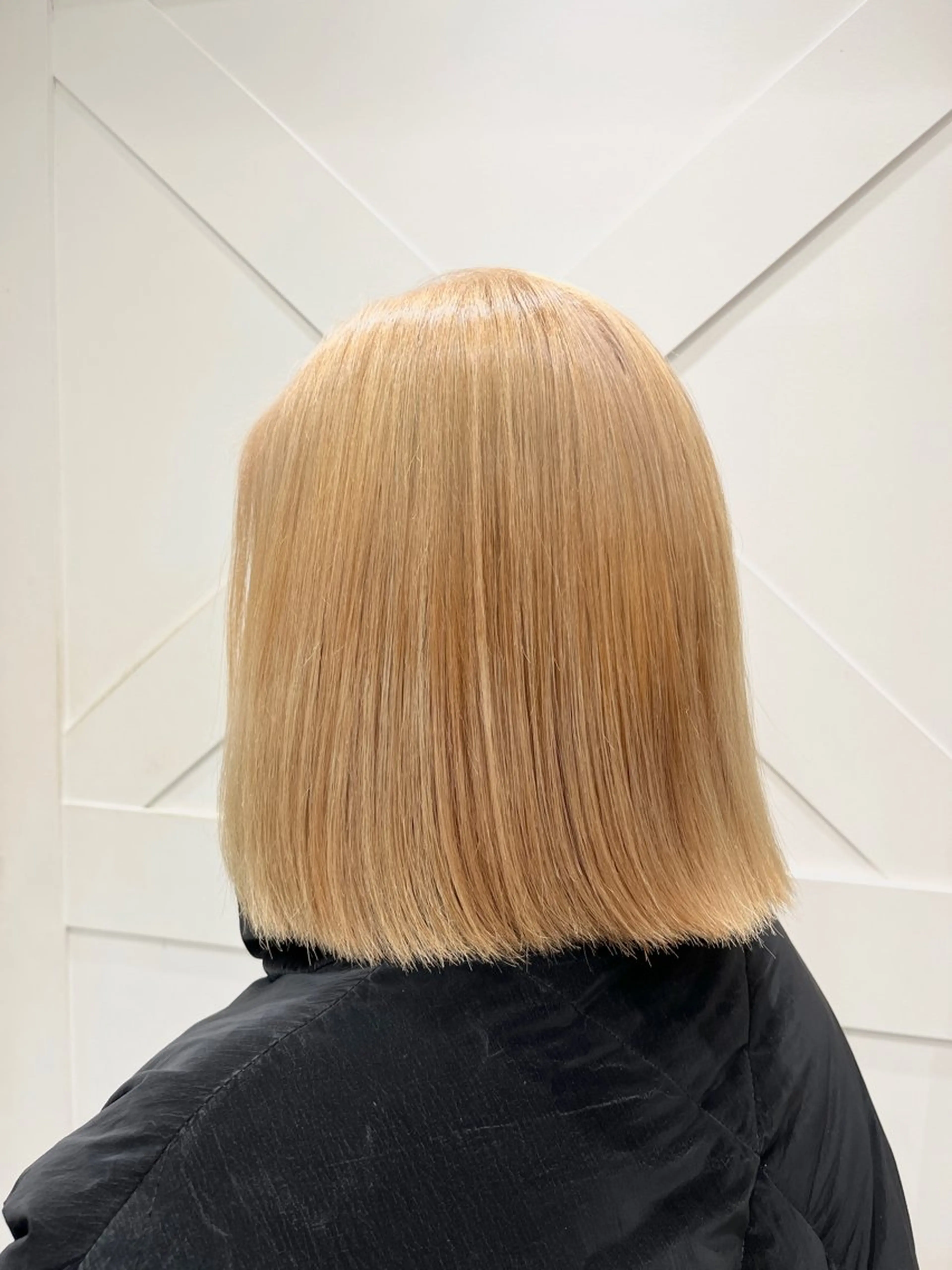 カラー ブリーチ ブロンド ハイトーンカラー ボブ ヘアカラー ハイトーンカラー シールエクステのヘアスタイル
