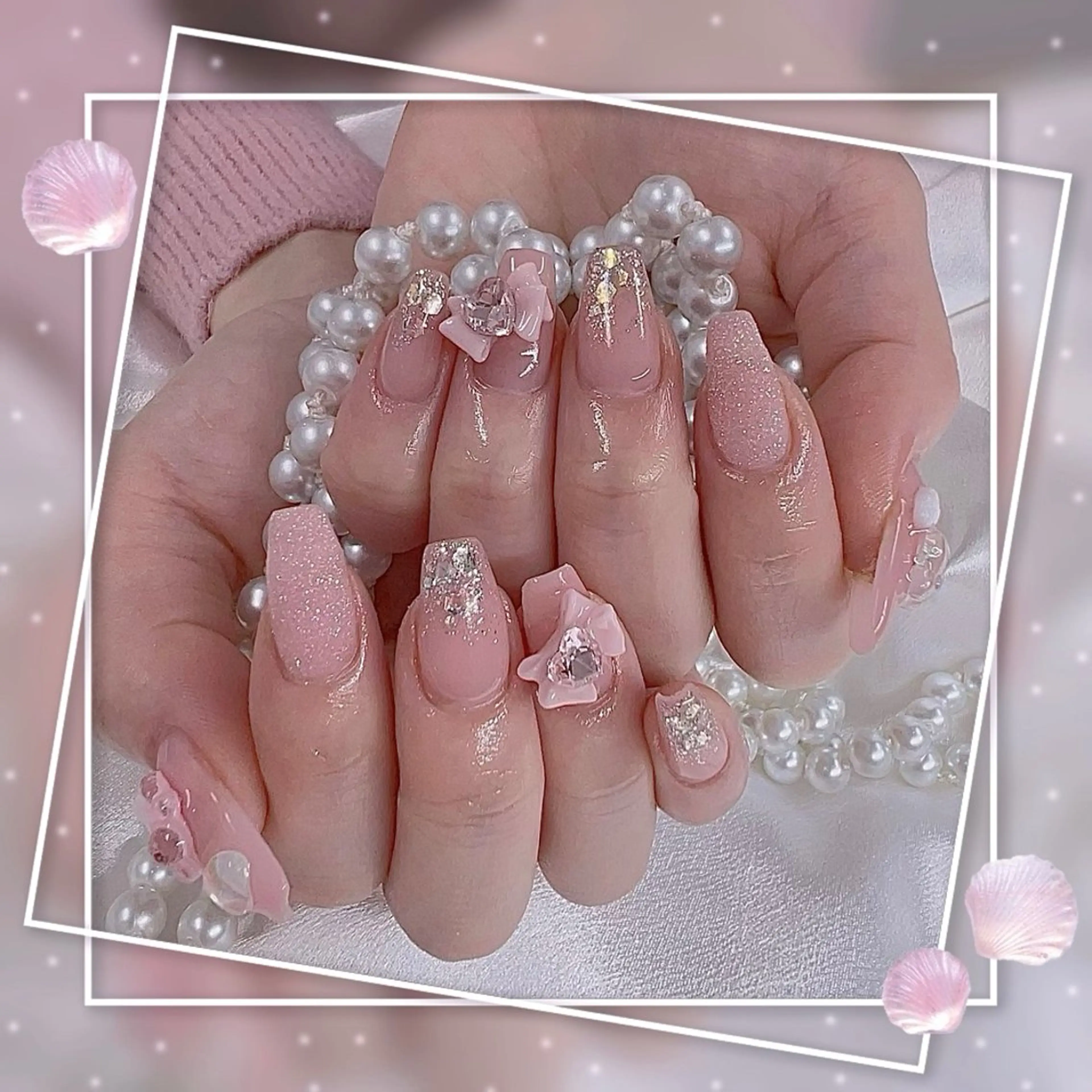 ネイル フレンチネイル グラデーション キラキラネイル 韓国ネイル マグネットネイル ハンドネイル ハンドケア Chill Nailsalonのネイルデザイン