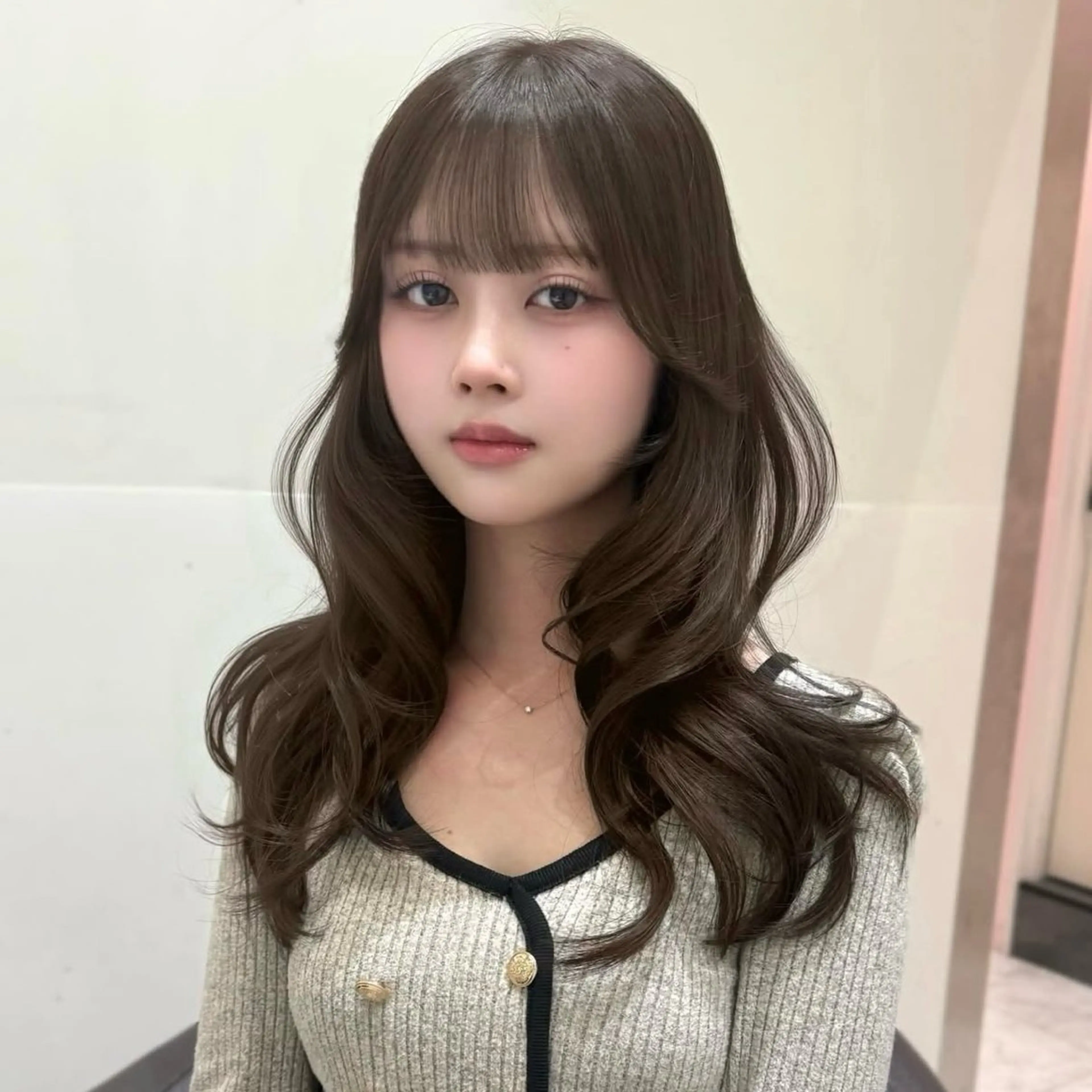 ロング カラー アッシュ アッシュグレー レイヤーカット カット ヘアカラー トリートメント モテ韓国ヘア/ レイヤー🤍RIKAのヘアスタイル