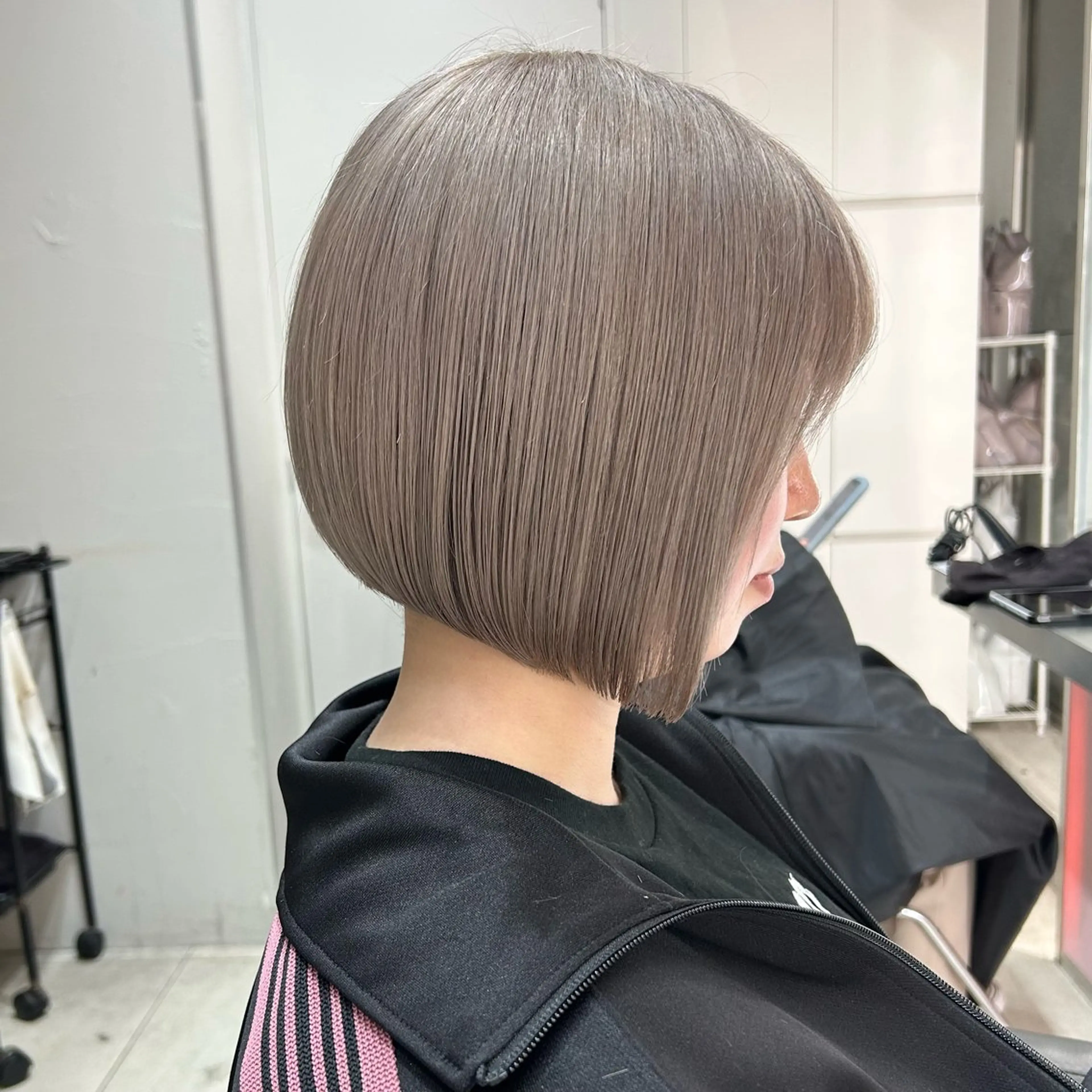 ショート カラー ボブ×艶髪｜ 艶カラー🩶石橋怜大のヘアスタイル