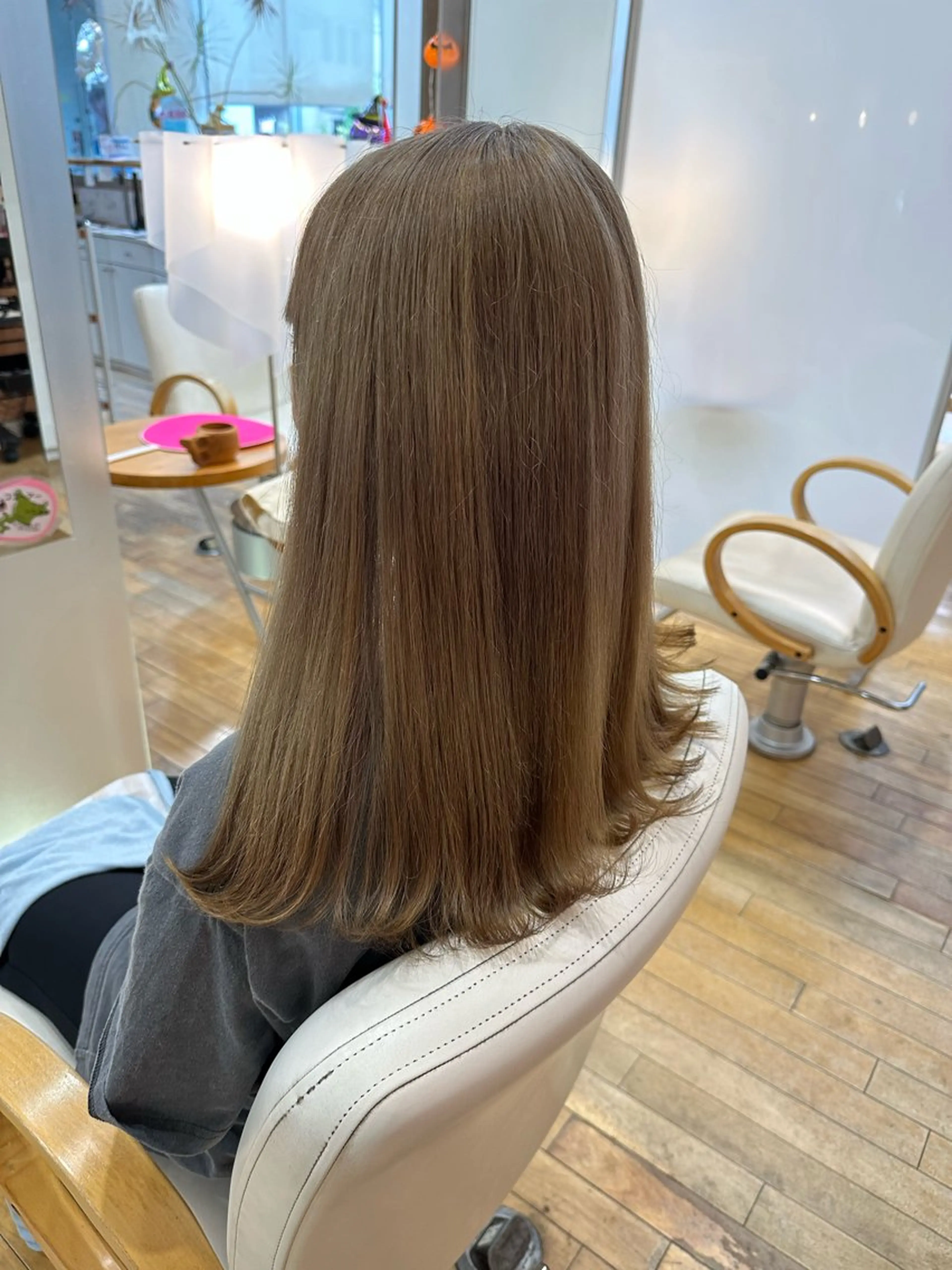 ロング カラー アッシュ ミルクティーアッシュ 山本 瑠華のヘアスタイル