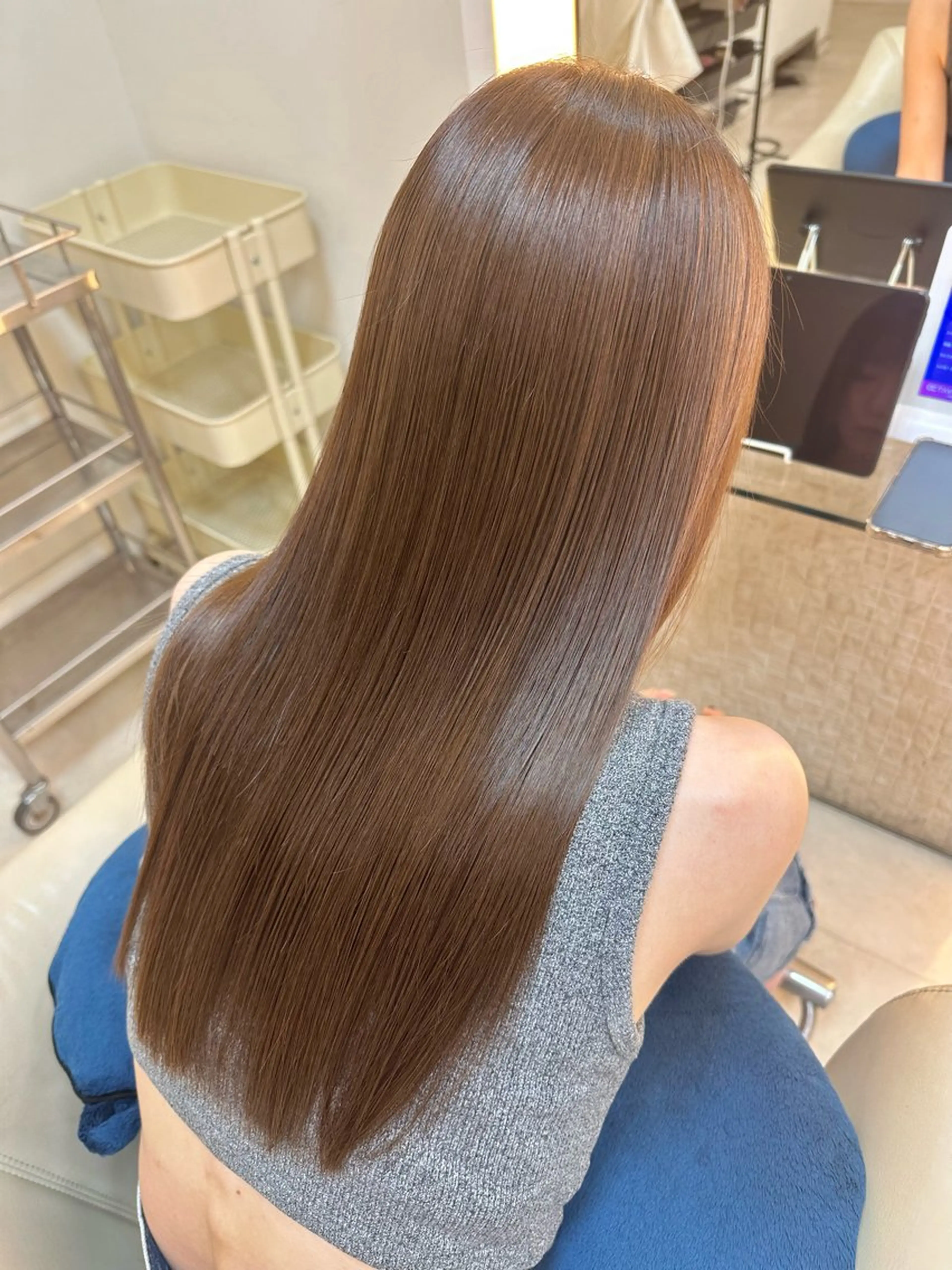 【30歳以下限定】カット+ワンカラー（ミディアム​〜​ロング）（ブリーチ毛不可）の写真