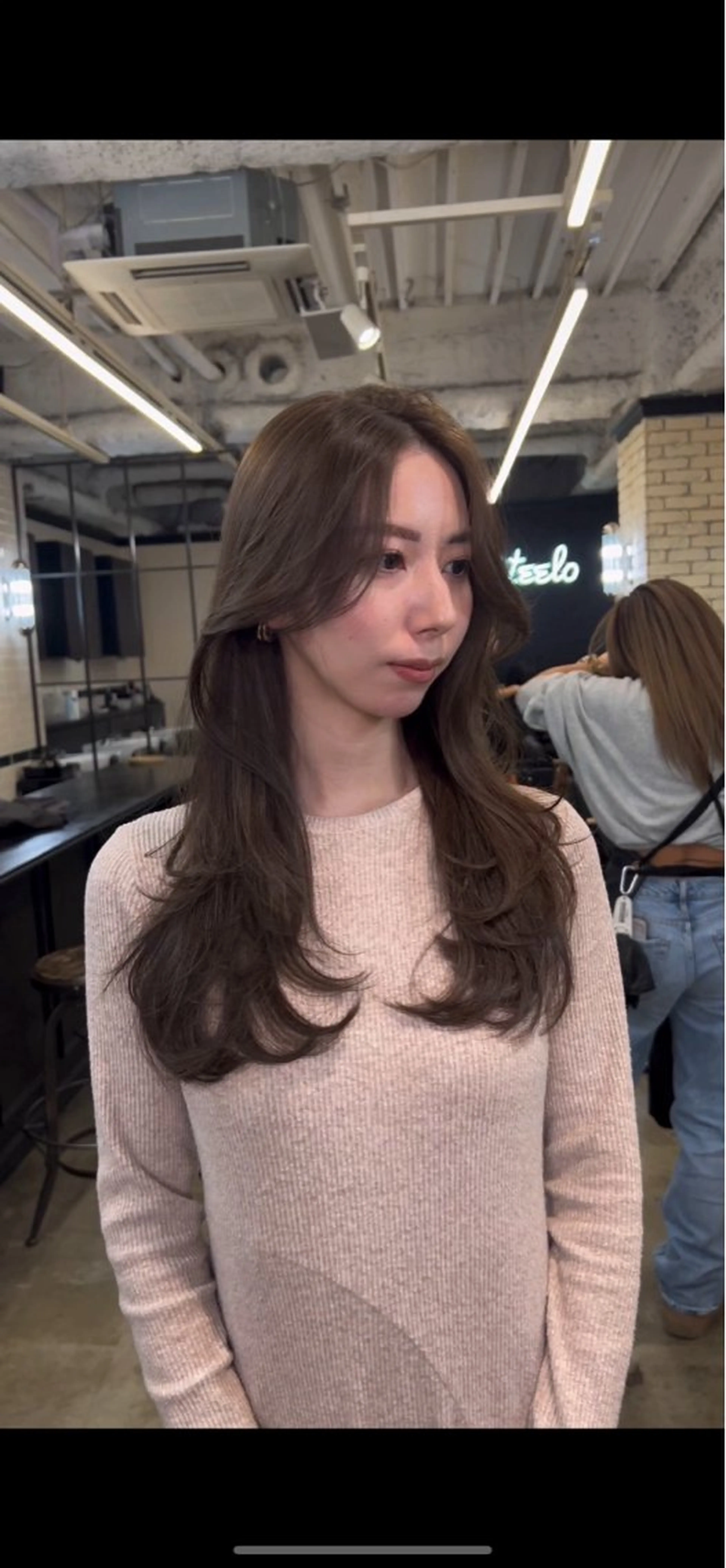 ロング カラー ロングレイヤー くびれヘア 外国人風カラー レイヤーカット ロング 🌟小顔レイヤー× 赤み消し透明感カラーのヘアスタイル