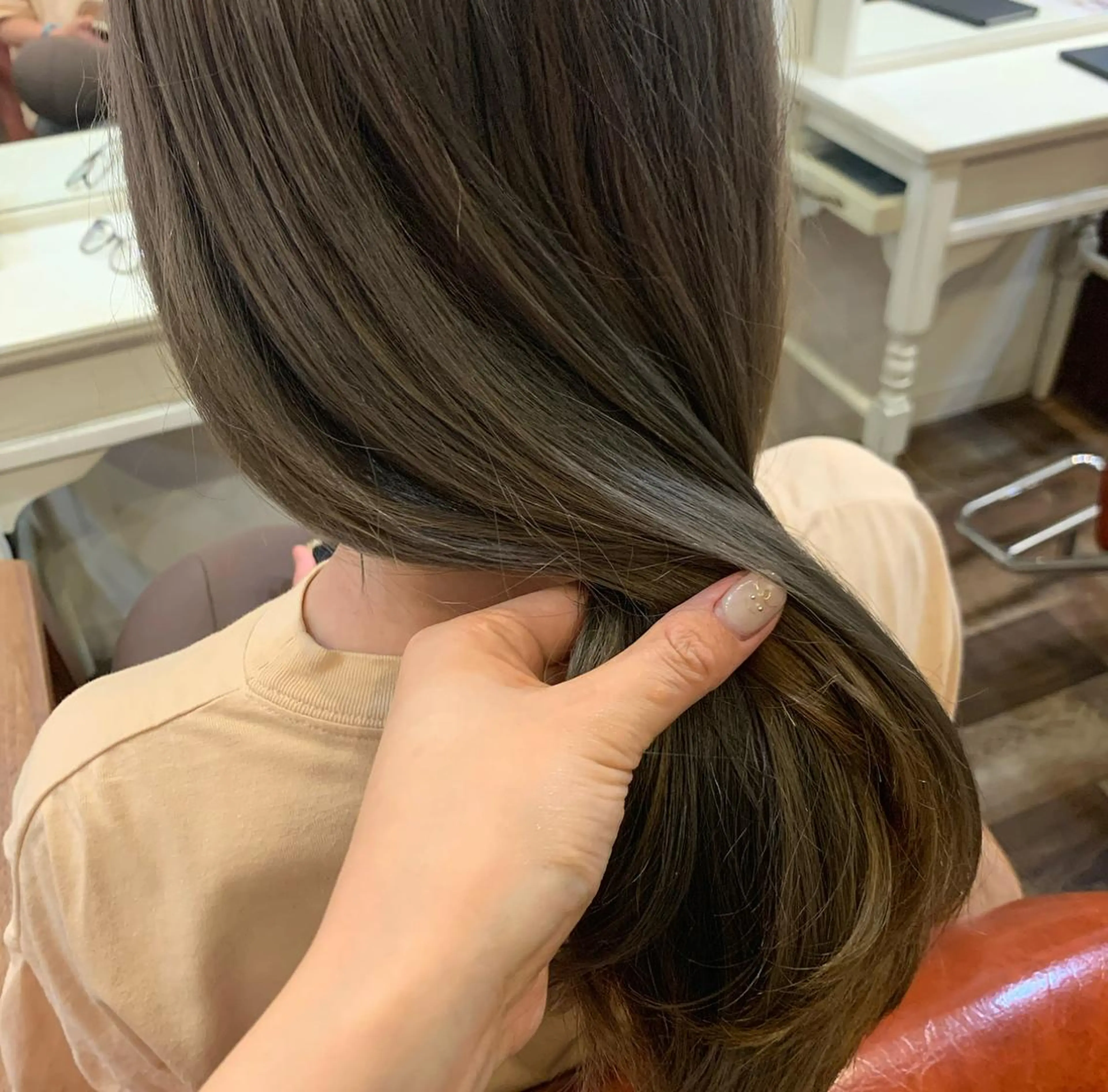 ミディアム カラー stylist店長 岡本真依のヘアスタイル