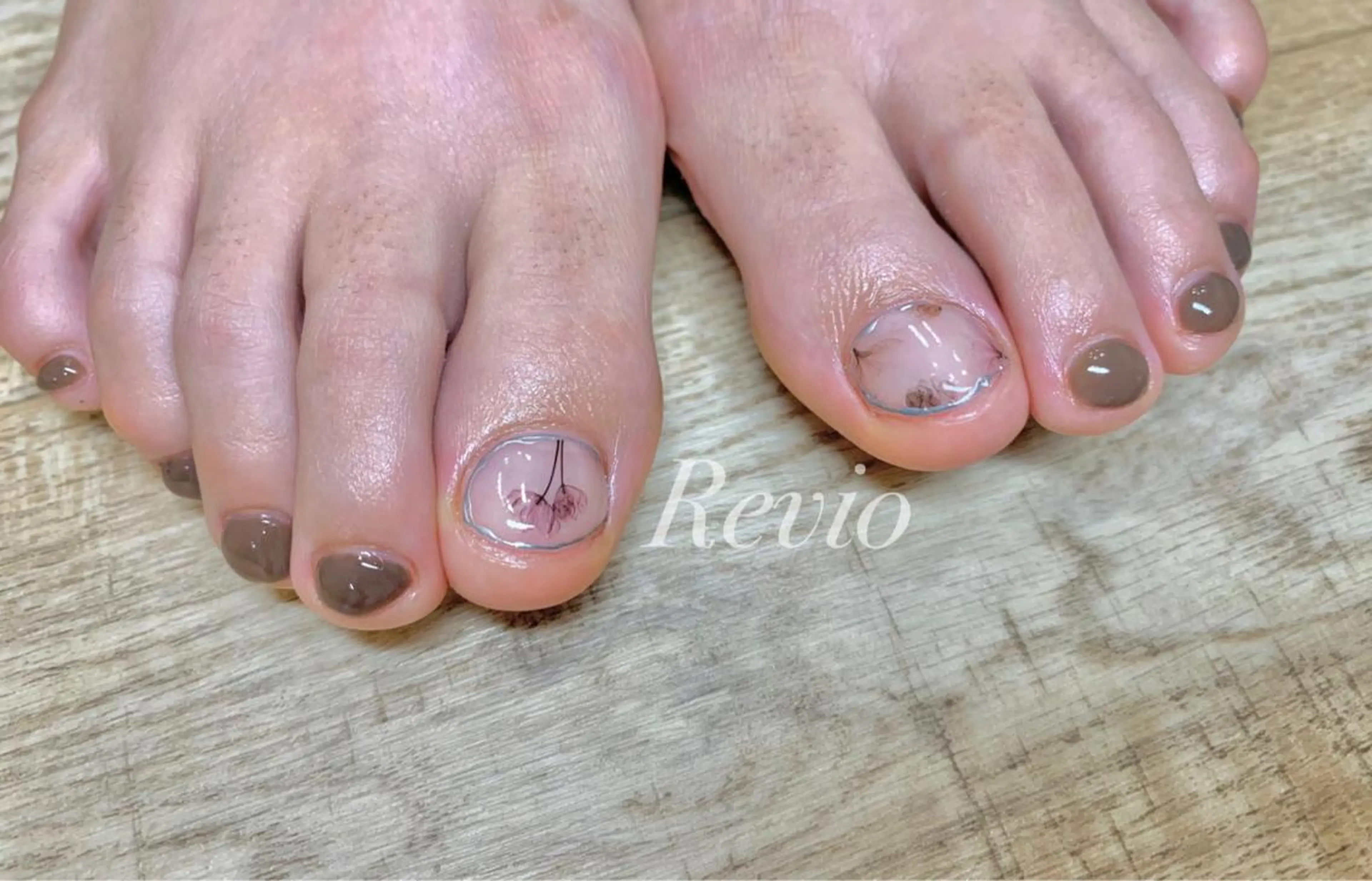 【foot】親指デザイン２本　オフ込みの写真