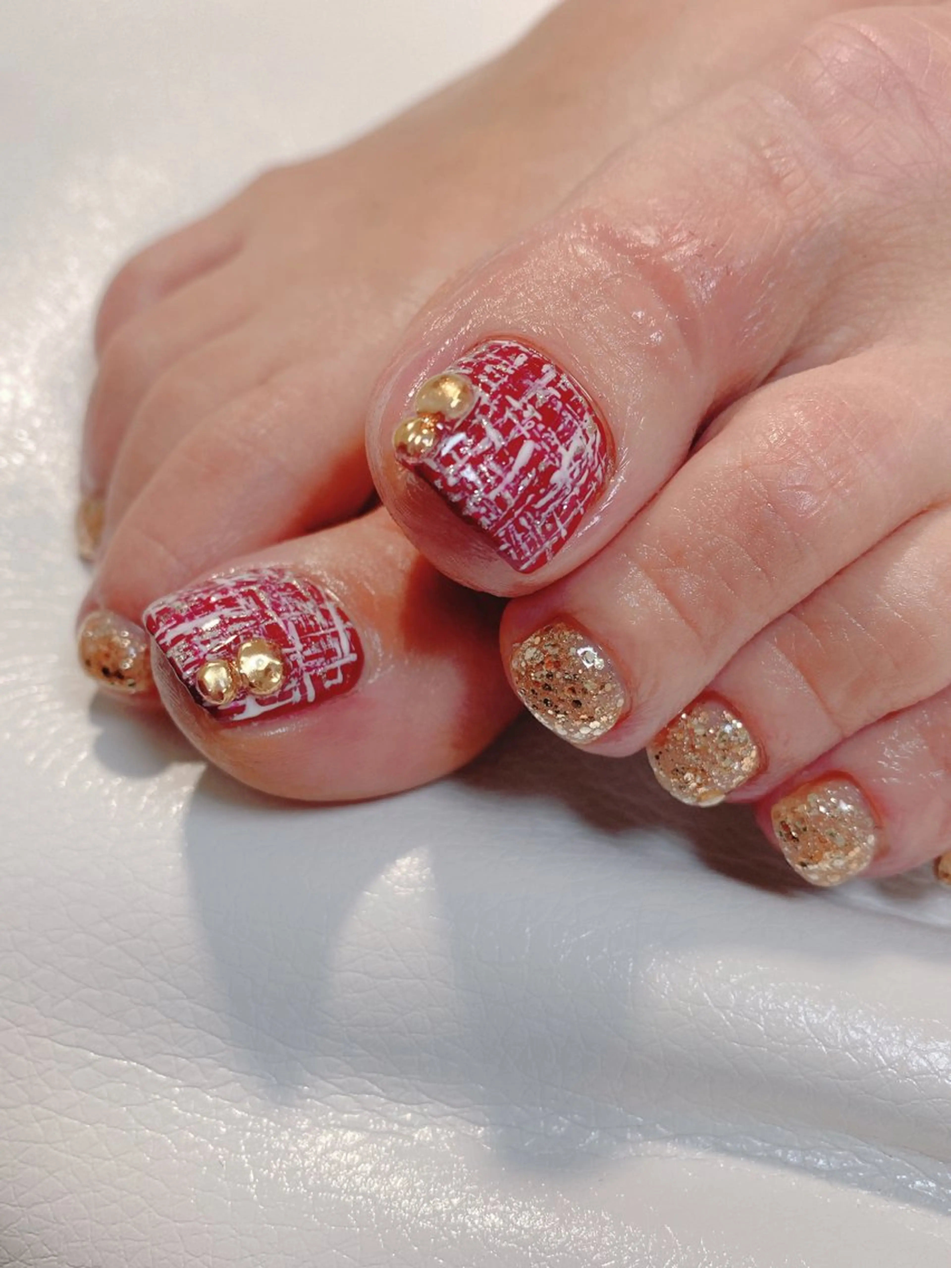 ネイル フットネイル 赤色 大人キレイ 𝑁𝑖𝑥𝑖𝑠のネイルデザイン