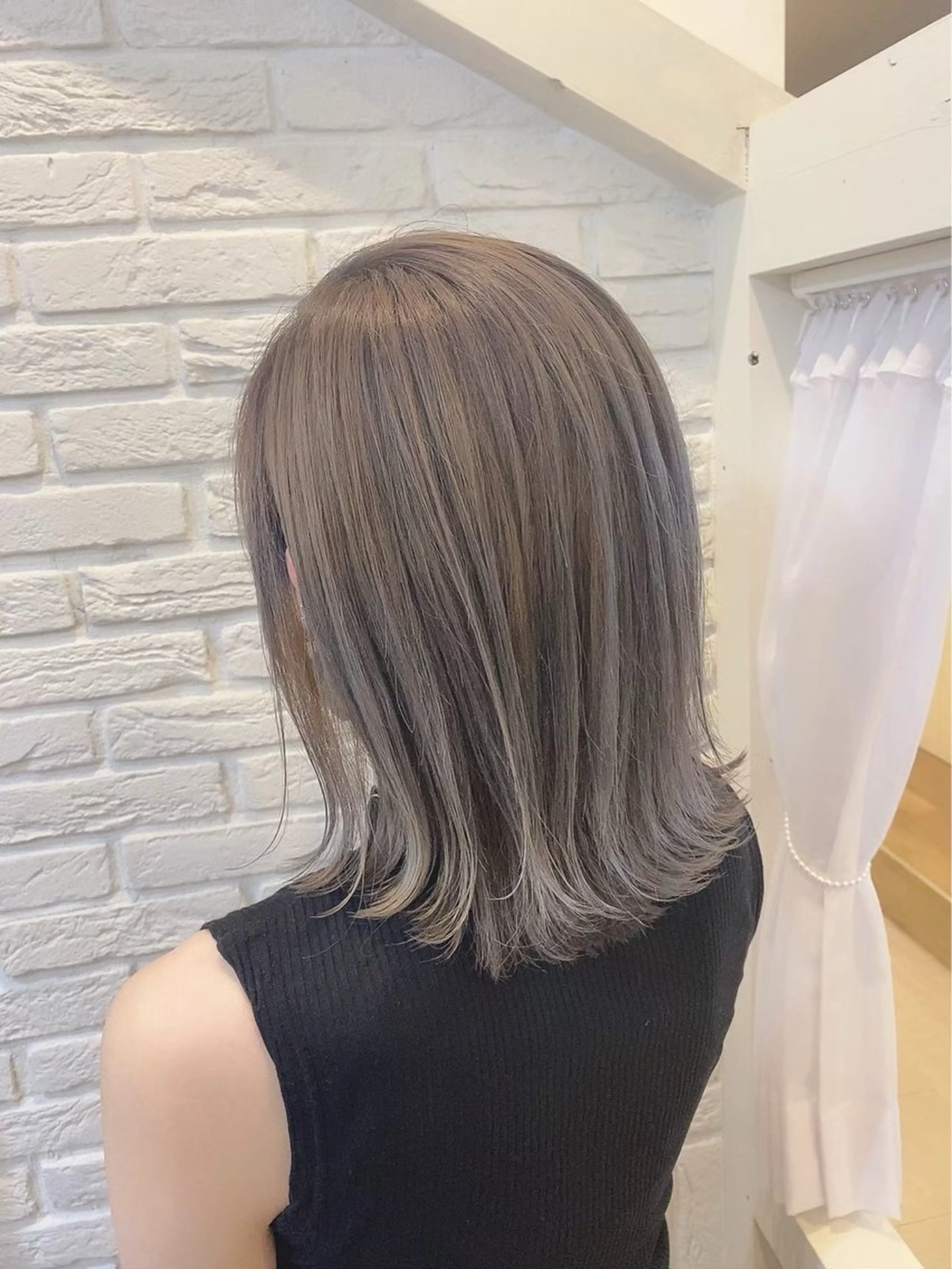 ミディアム 小西 ひまりのヘアスタイル