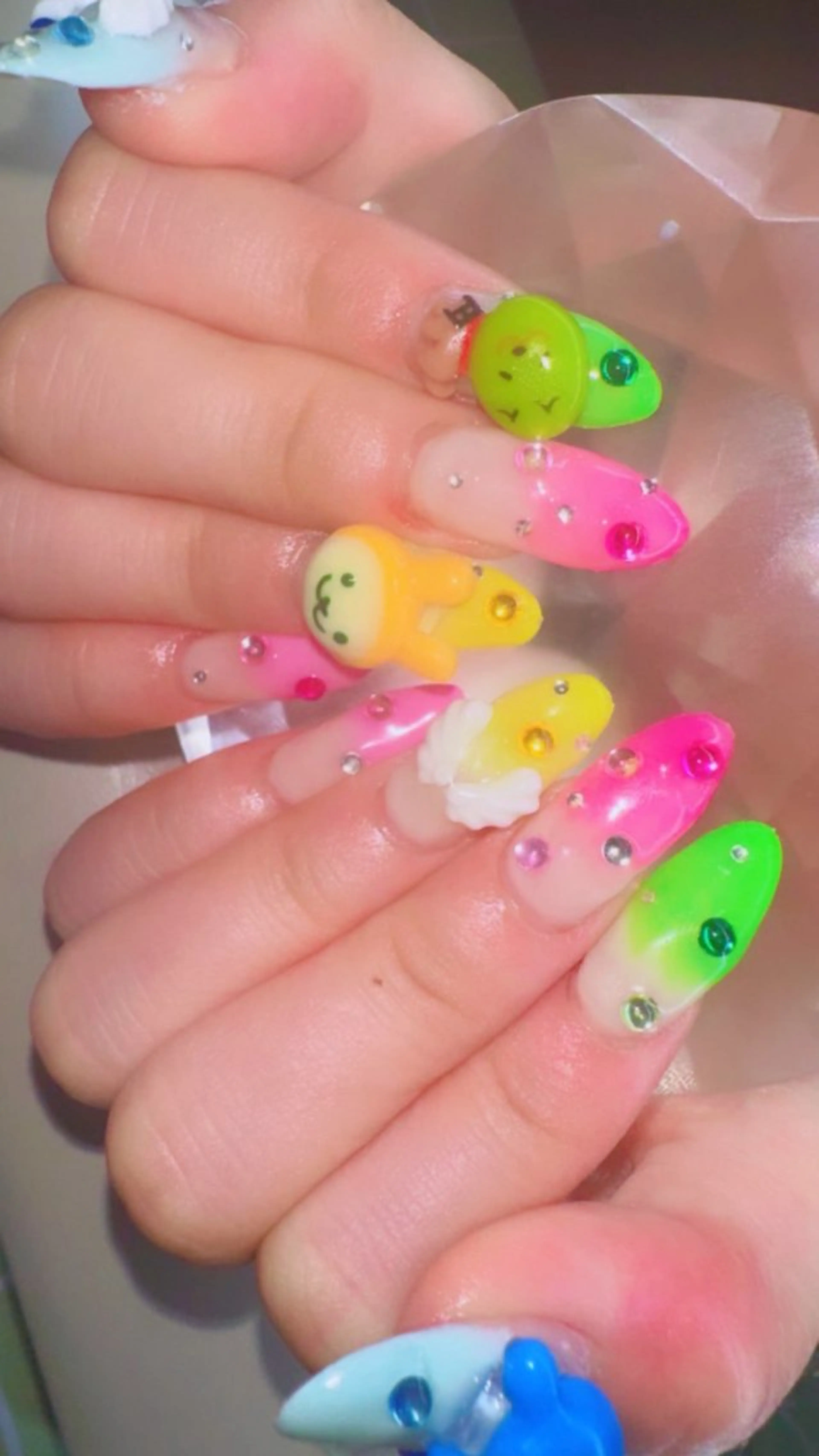 セミロング YOKOSUKA🧸 NAIL🌿🫧💛のネイルデザイン