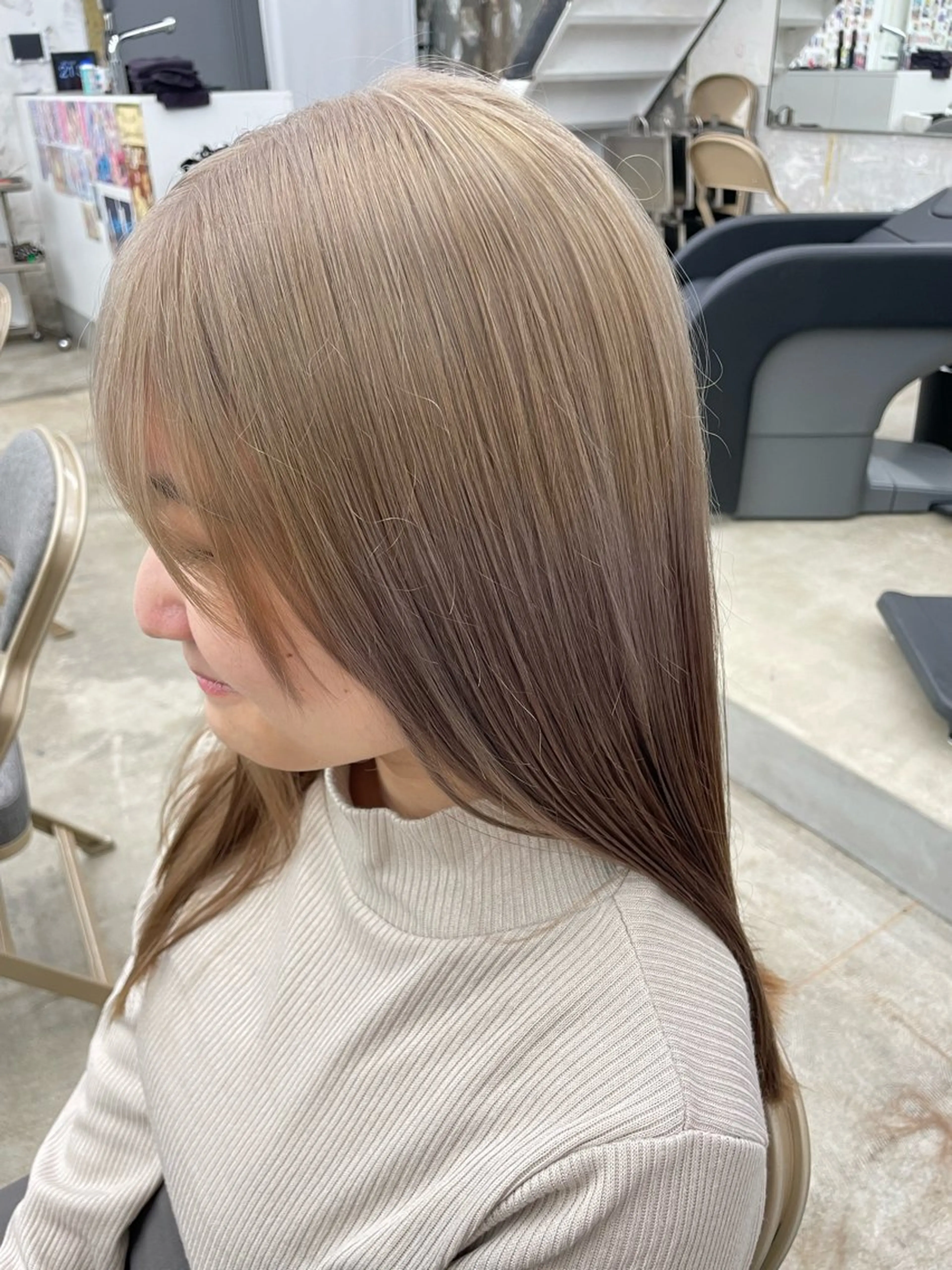 セミロング カラー インナーカラー 推し ブリーチ  髪質改善のヘアスタイル