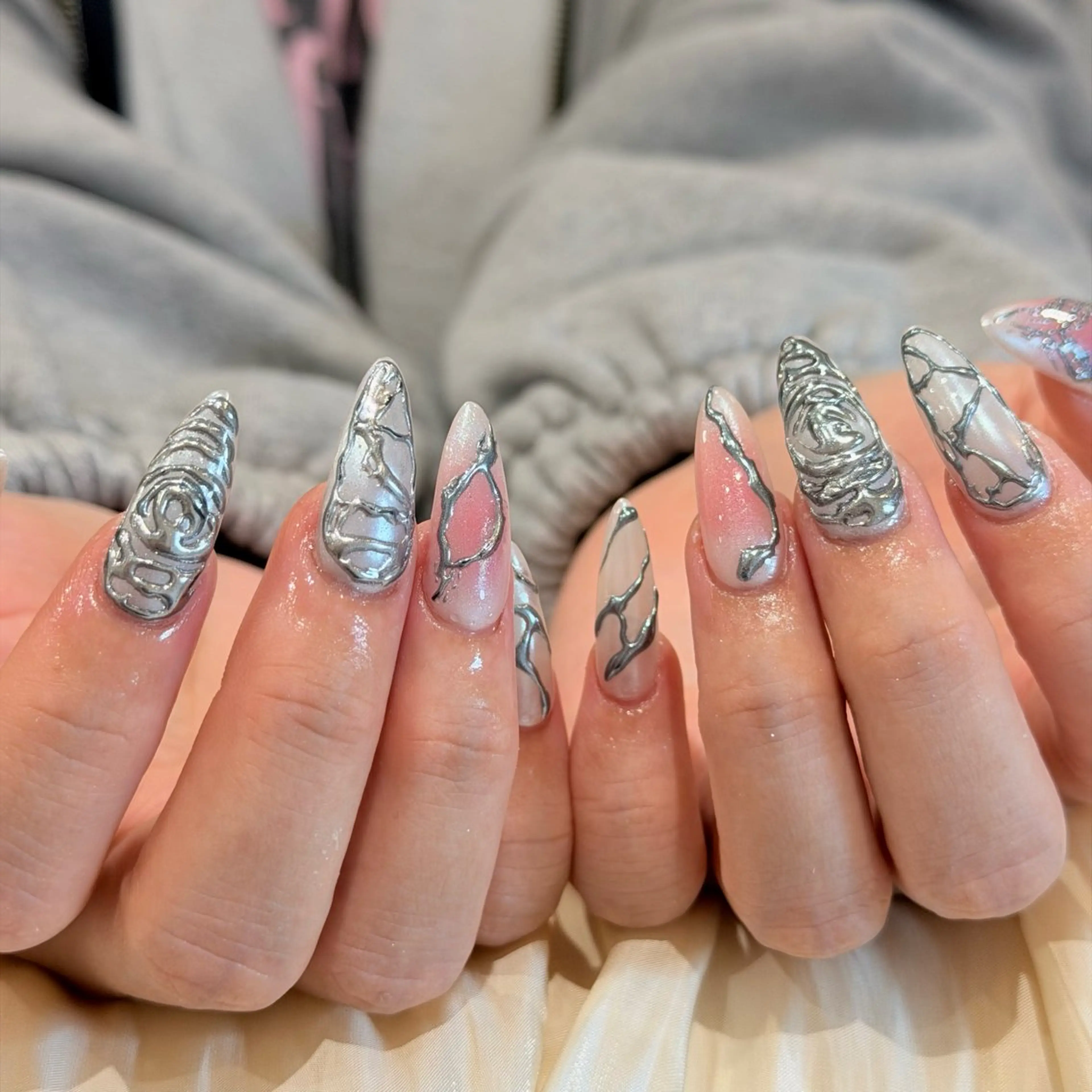 ネイル オーロラネイル フレンチネイル ジェルネイル グラデーション 韓国ネイル ハンドネイル Luci Nailのネイルデザイン