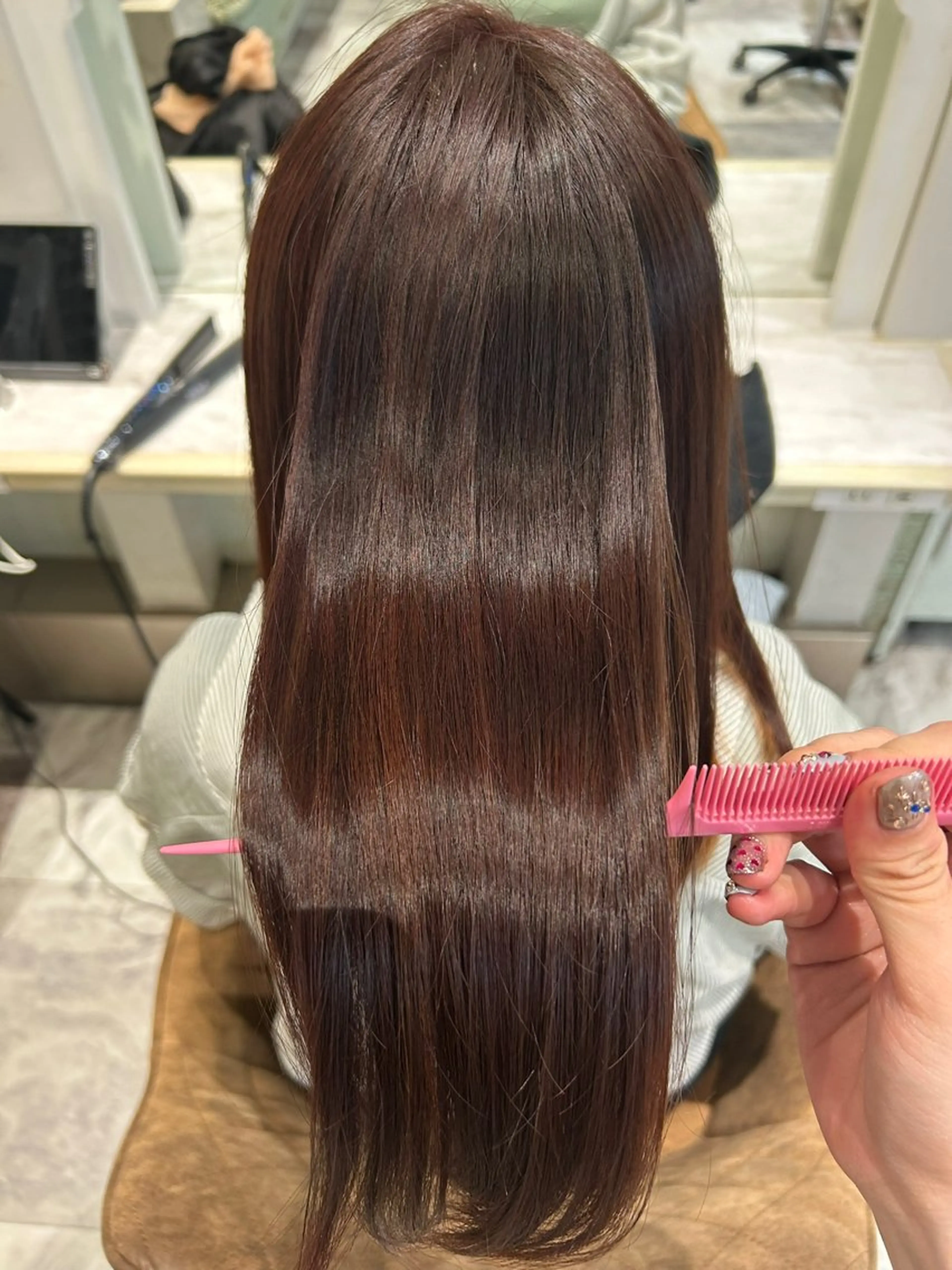 セミロング 竹川菜海 レイヤーカットのヘアスタイル