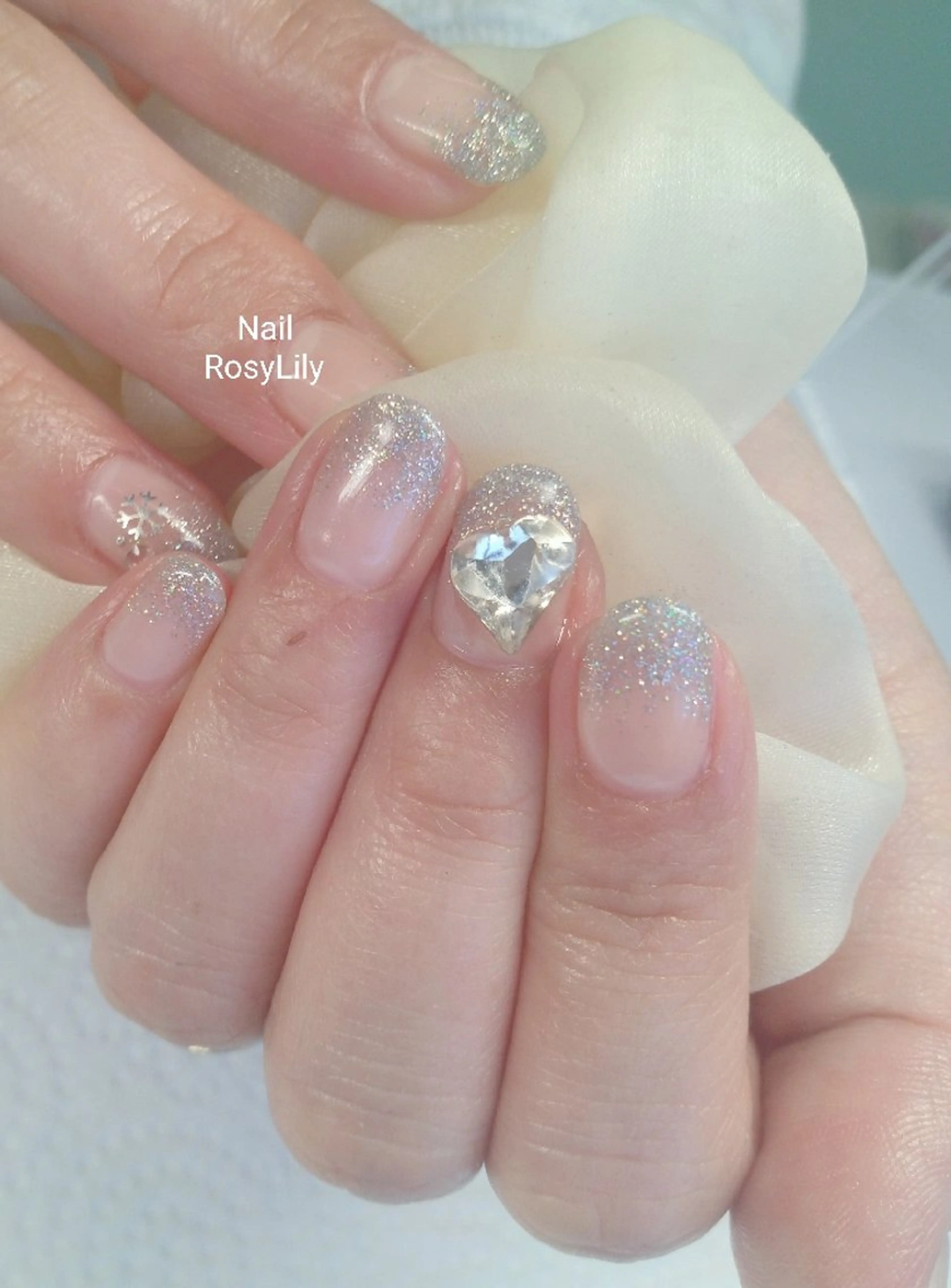 ネイル フラッシュネイル グラデーション ハート 持ち込み シルバー ハンドネイル プライベートサロン Rosy Lilyのネイルデザイン