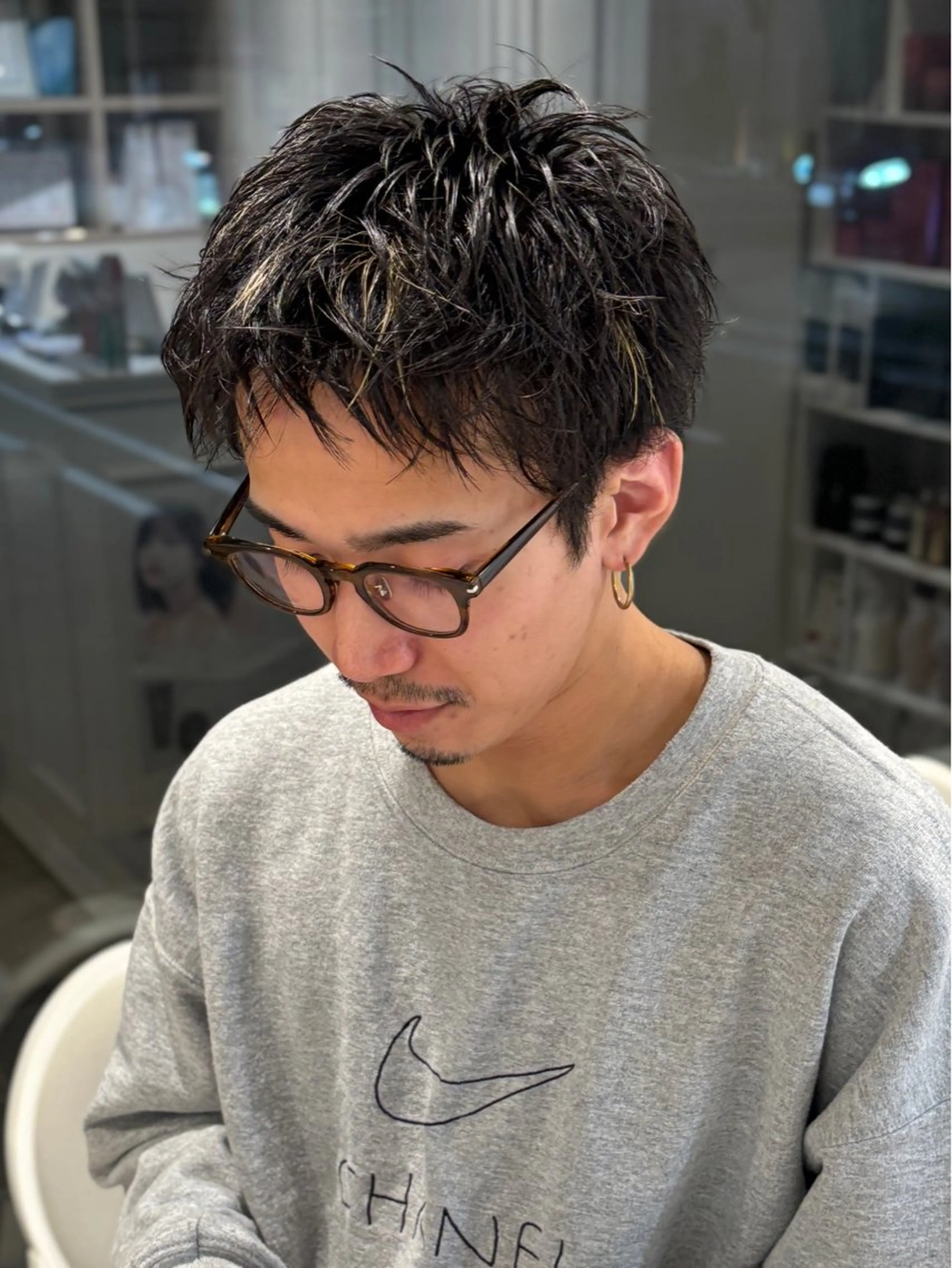 ショート ブリーチなしwカラー メンズパーマ新居見のヘアスタイル