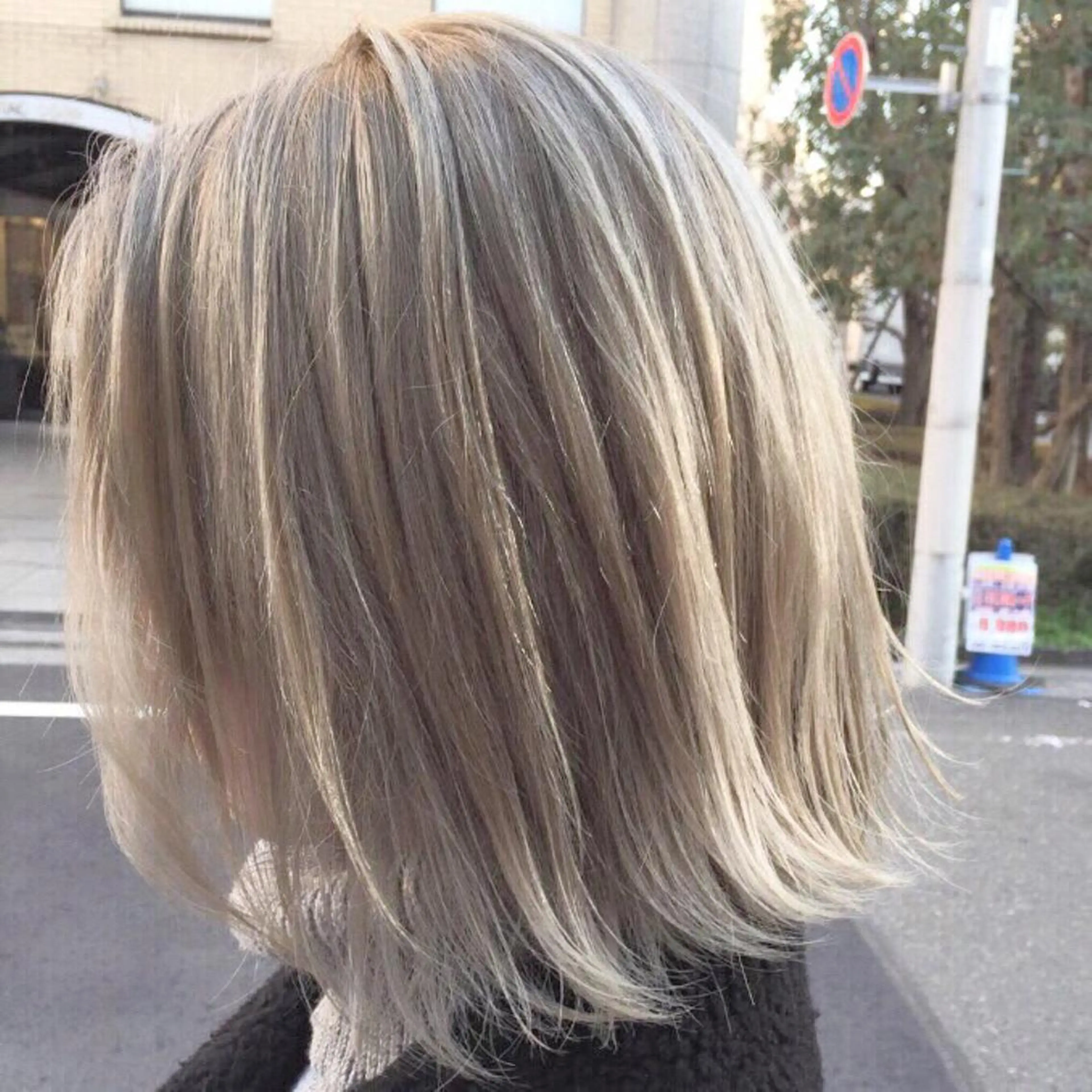 ショート ミディアム セミロング ロング カラー パーマ ヘアアレンジ メンズ キッズ ネイル マツエク・マツパ メンズハイトーン アッシュ 透明感カラー ハイトーンカラー ホワイトアッシュ 韓国風×透明感カラー 髪質改善オタベシンヤのヘアスタイル