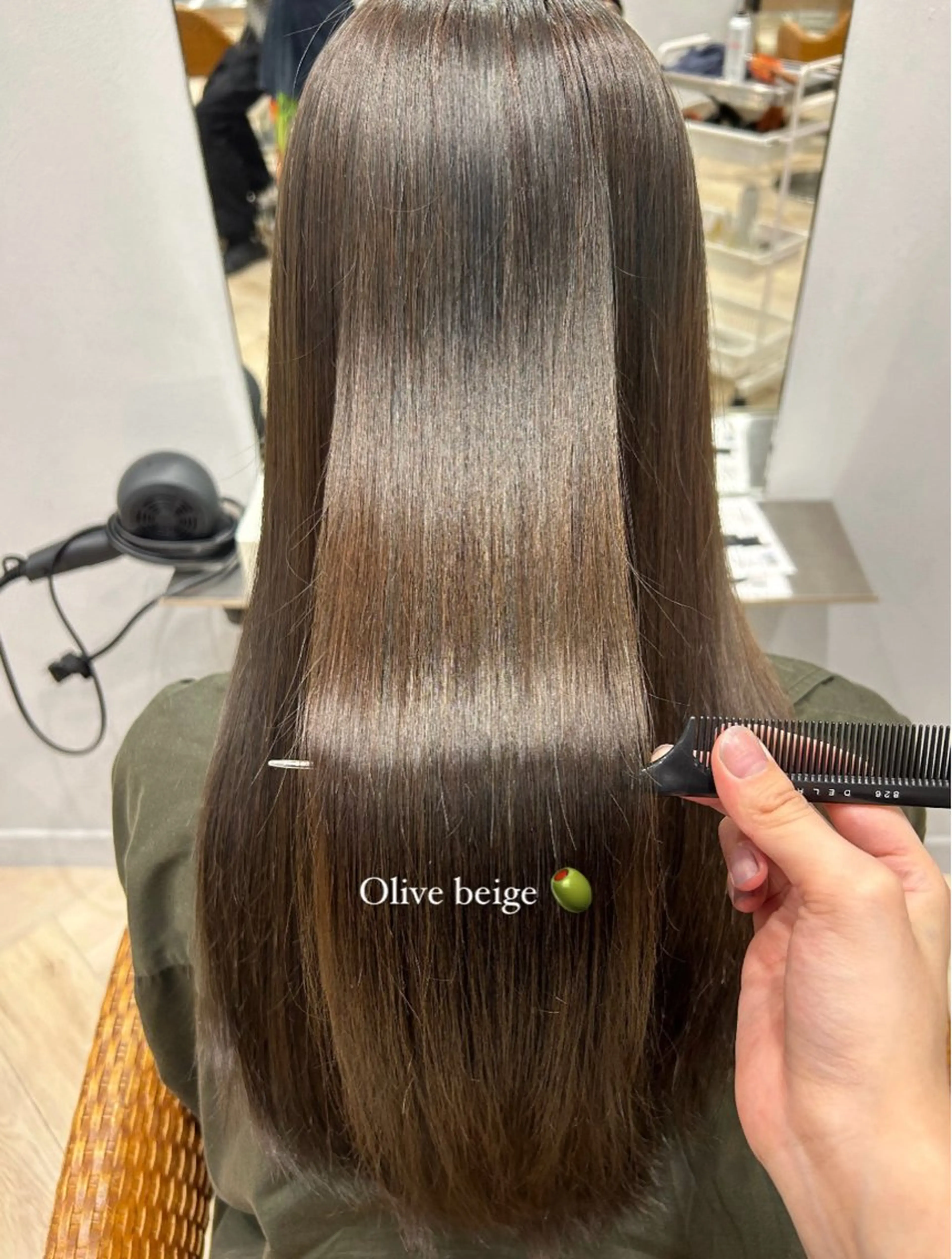 ロング カラー ベージュカラー オリーブベージュ 柴田 千春のヘアスタイル