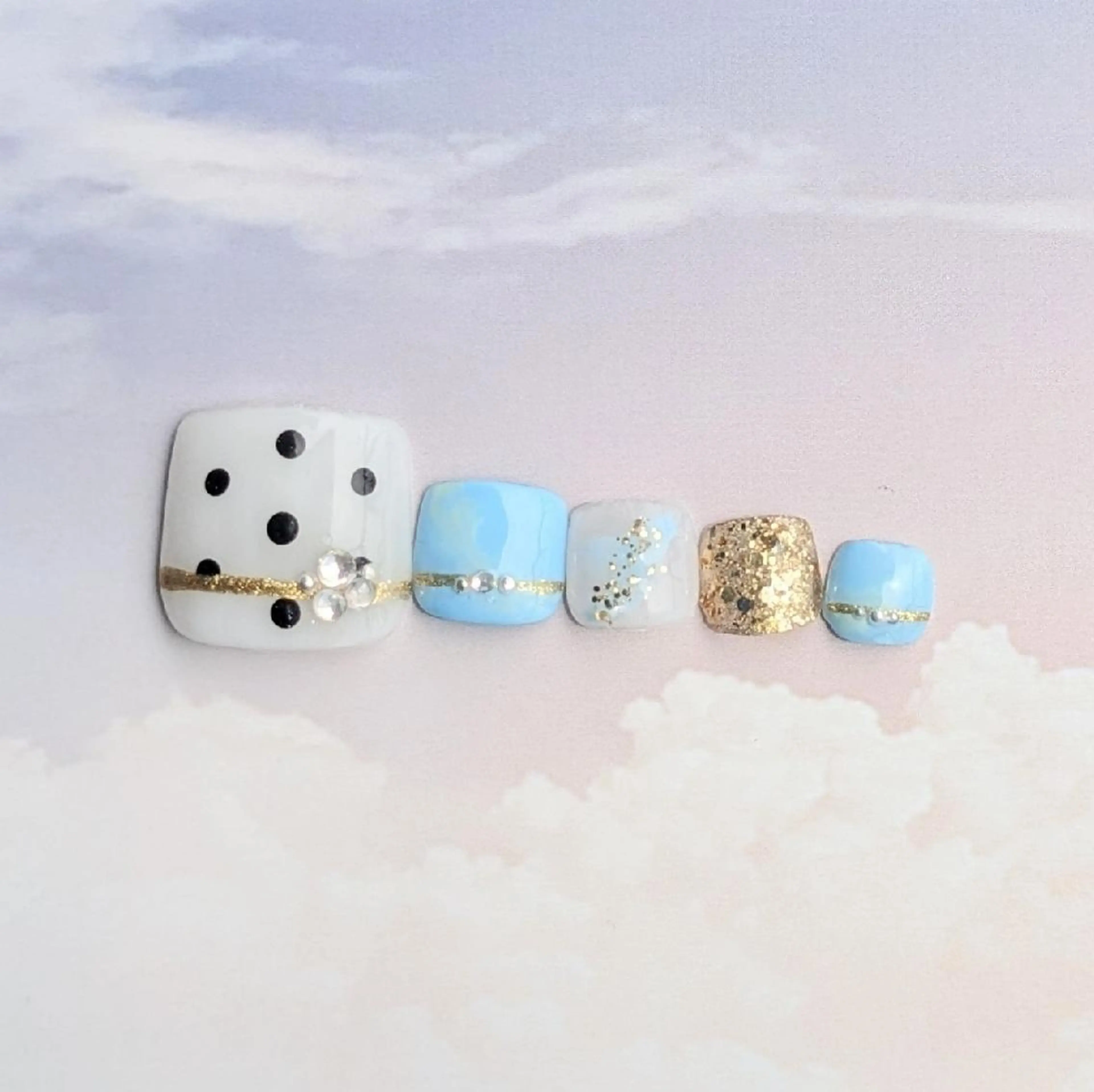 ネイル ブルー グリーン フットネイル ネイルサロンベルティ .keikoのネイルデザイン