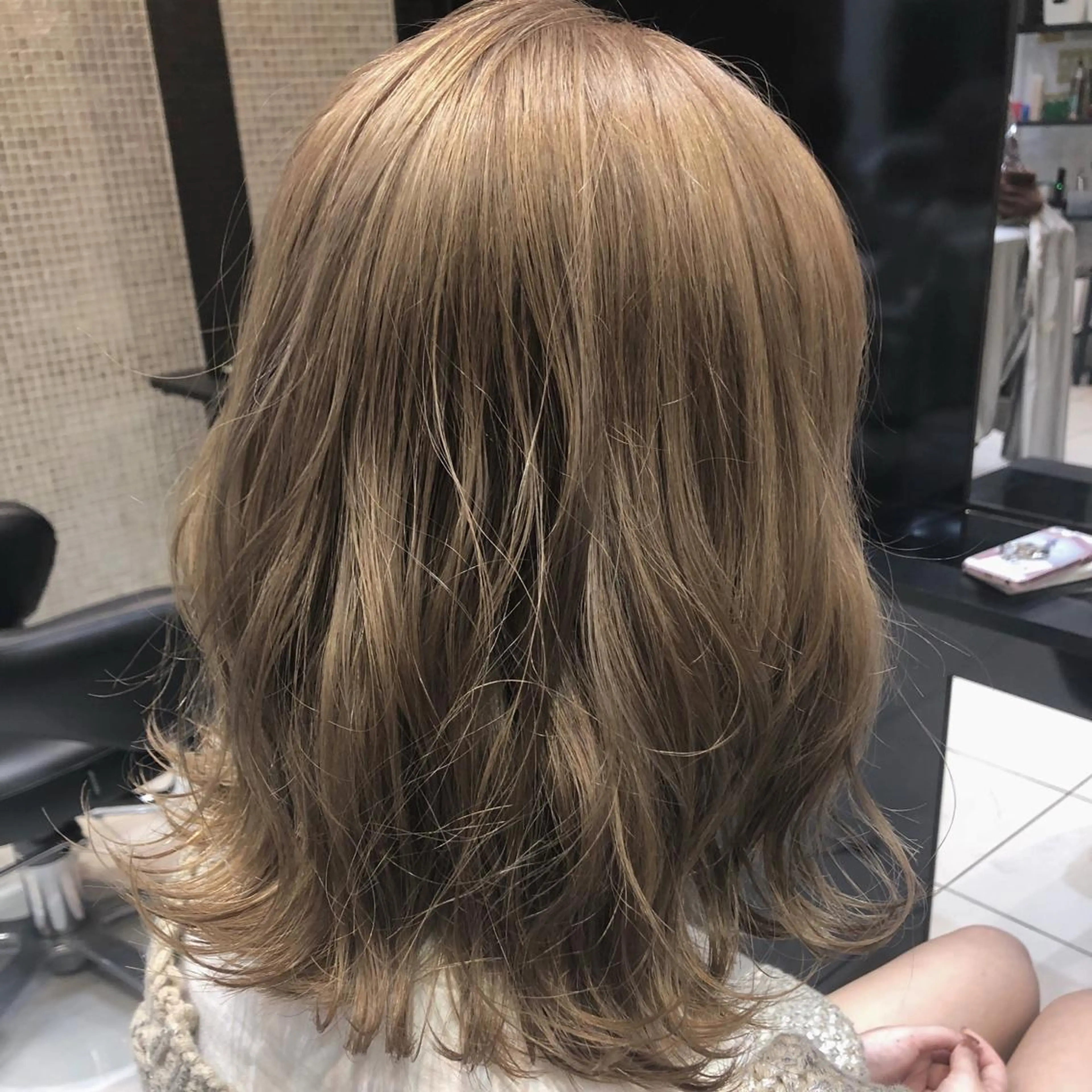 ミディアム カラー ベージュカラー ミルクティーベージュ 女性リピ90%🍨 🩷佐藤みずきのヘアスタイル