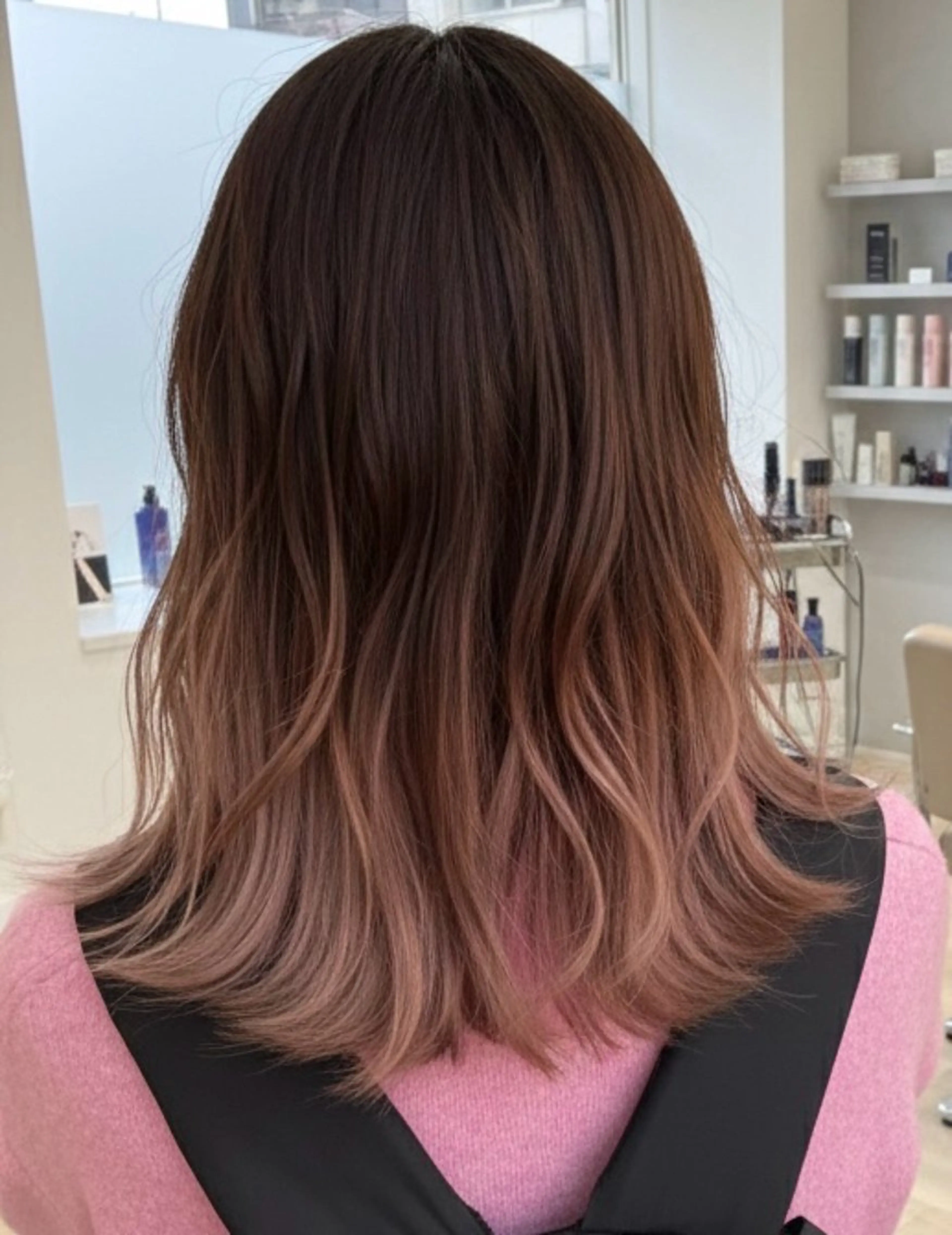 ロング カラー ブラウンカラー グラデーションカラー ピンクカラー カット ヘアカラー 東 悠磨のヘアスタイル