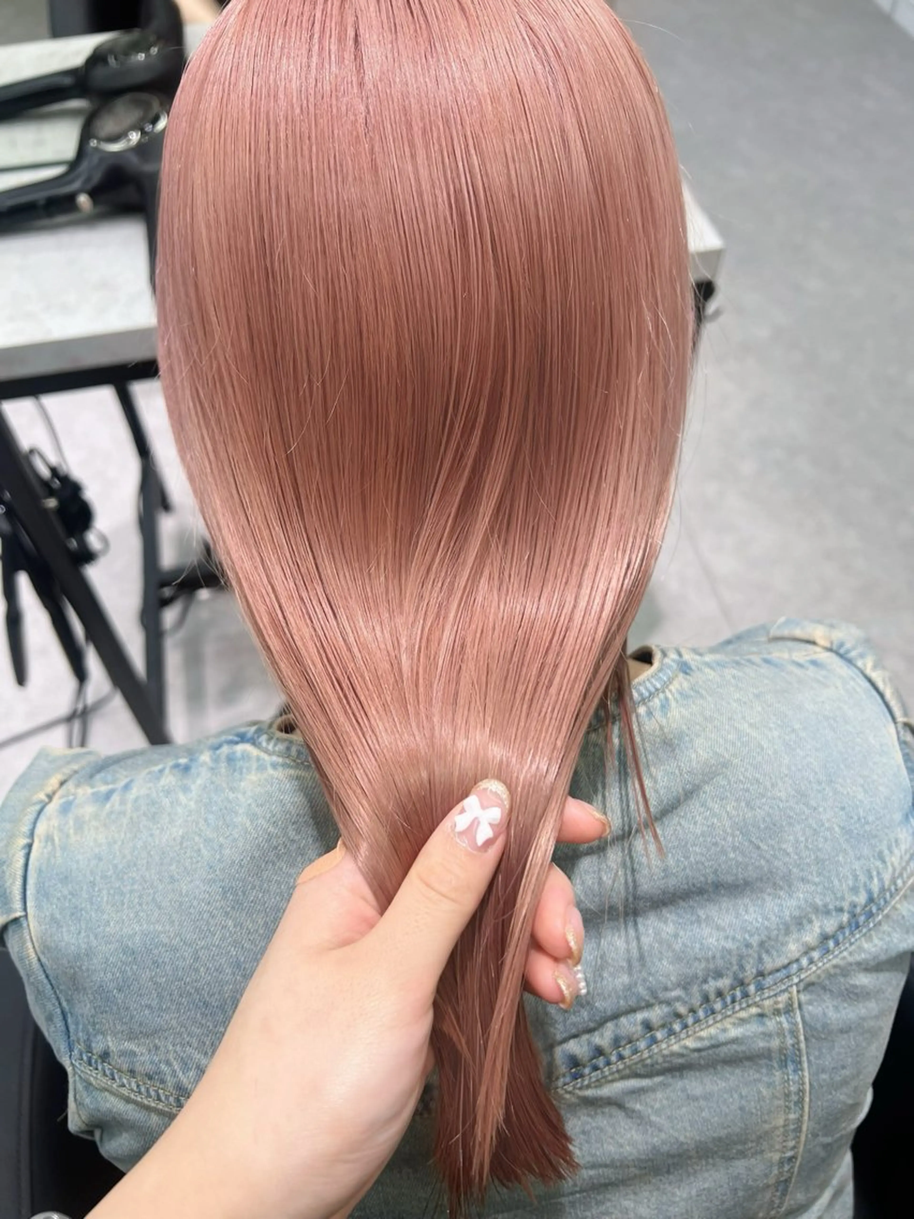 ロング カラー アッシュ ベージュカラー ブリーチ ブロンド ブロンドベージュ 💍透明感 💖艶ミルクティーのヘアスタイル