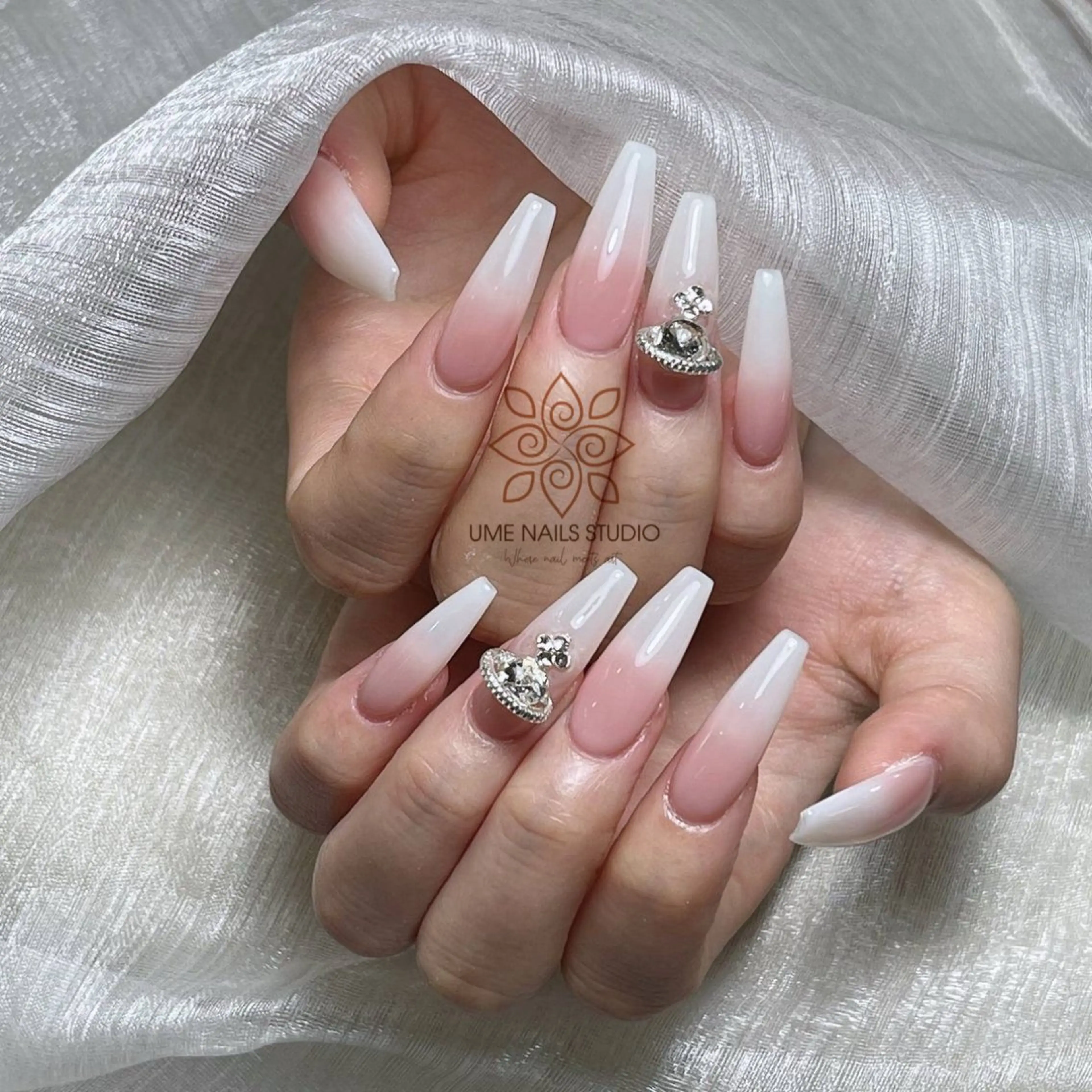 ネイル チークネイル クリアネイル ガーリー キラキラネイル 韓国ネイル Ume Nail Studioのネイルデザイン