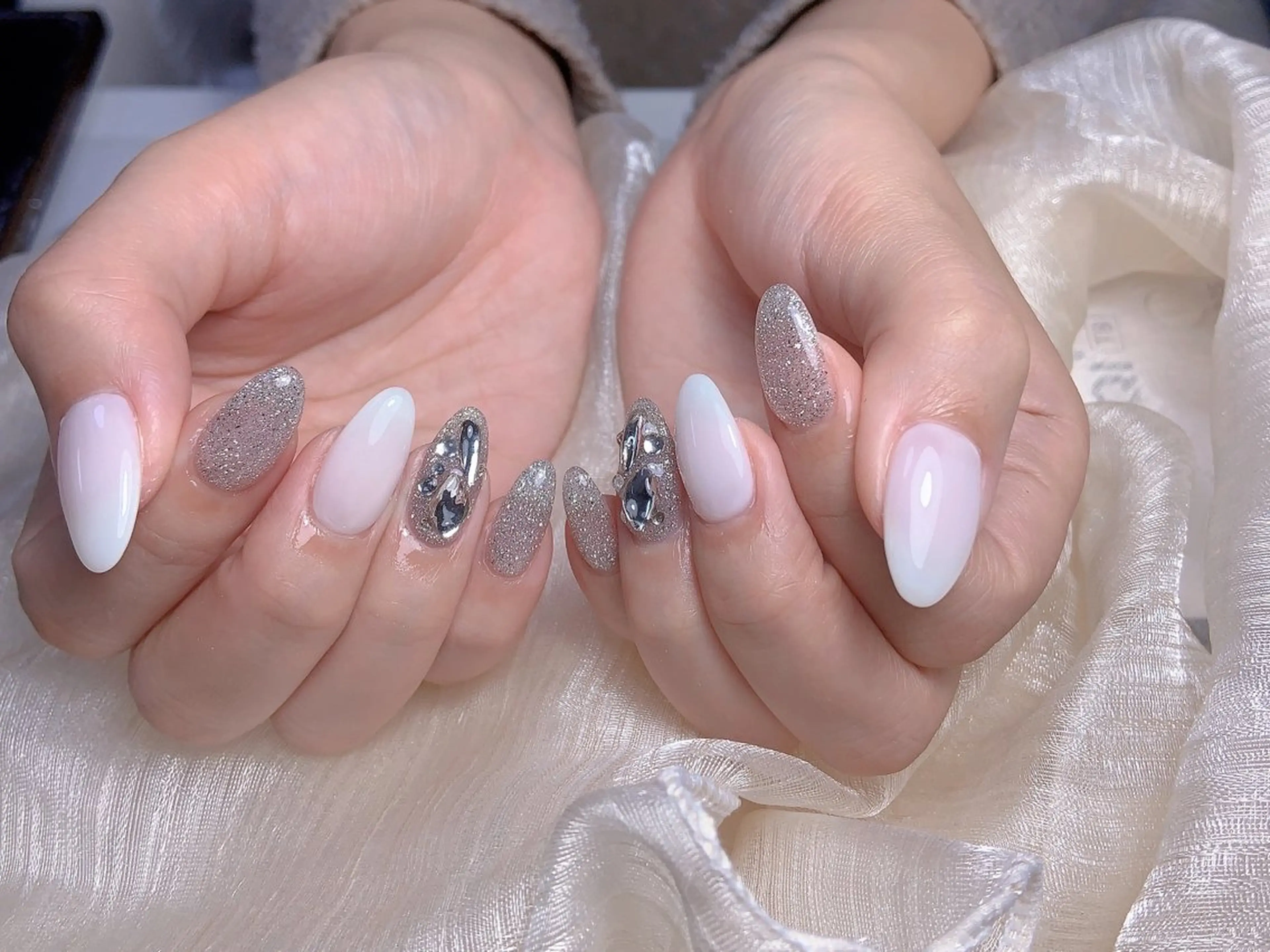 ネイル オーロラネイル チークネイル フレンチネイル ジェルネイル ガラスフレンチ ハンドネイル Nail Jolieのネイルデザイン