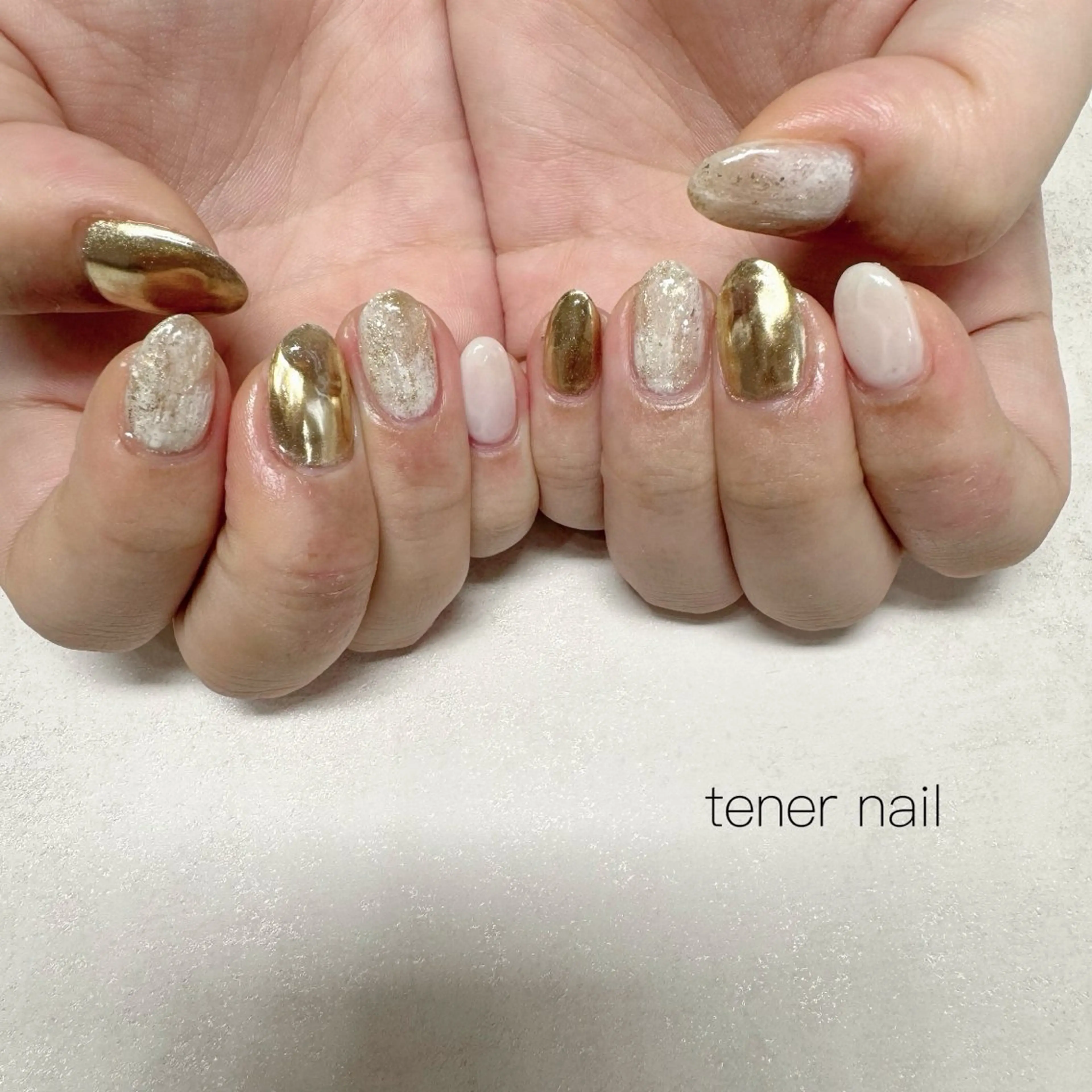 ネイル ゴールド ミラーネイル ニュアンスネイル ホワイト ハンドネイル テネルネイル tener nailのネイルデザイン