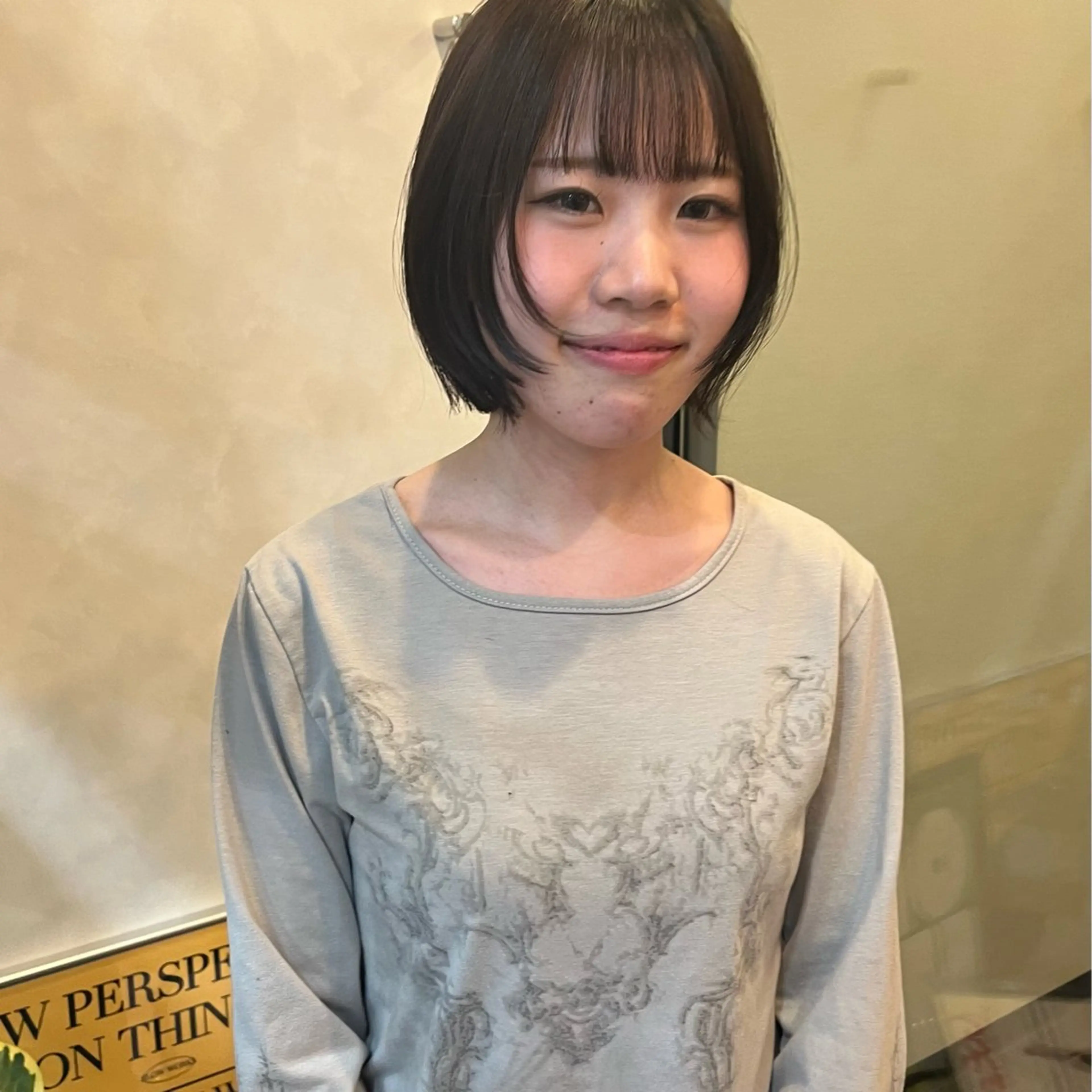 ショート カラー ブリーチ 透明感カラー ダブルカラー グレージュ ハイライトカラー カット ヘアカラー トリートメント 髪質改善/レイヤー/ ボブ/磯野史歩のヘアスタイル