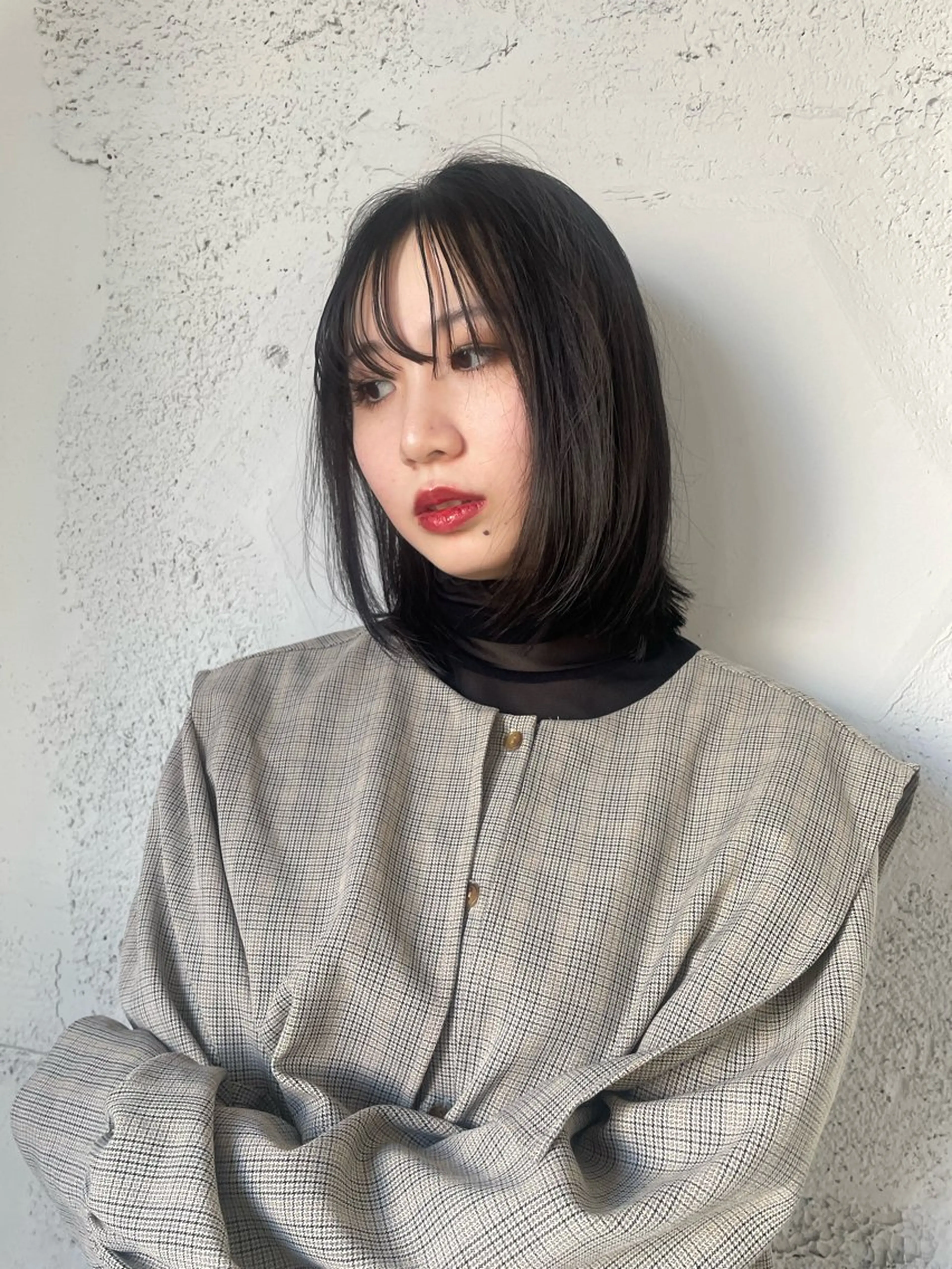 ミディアム カラー ハイトーン/レイヤー 似合わせ・ユキノのヘアスタイル