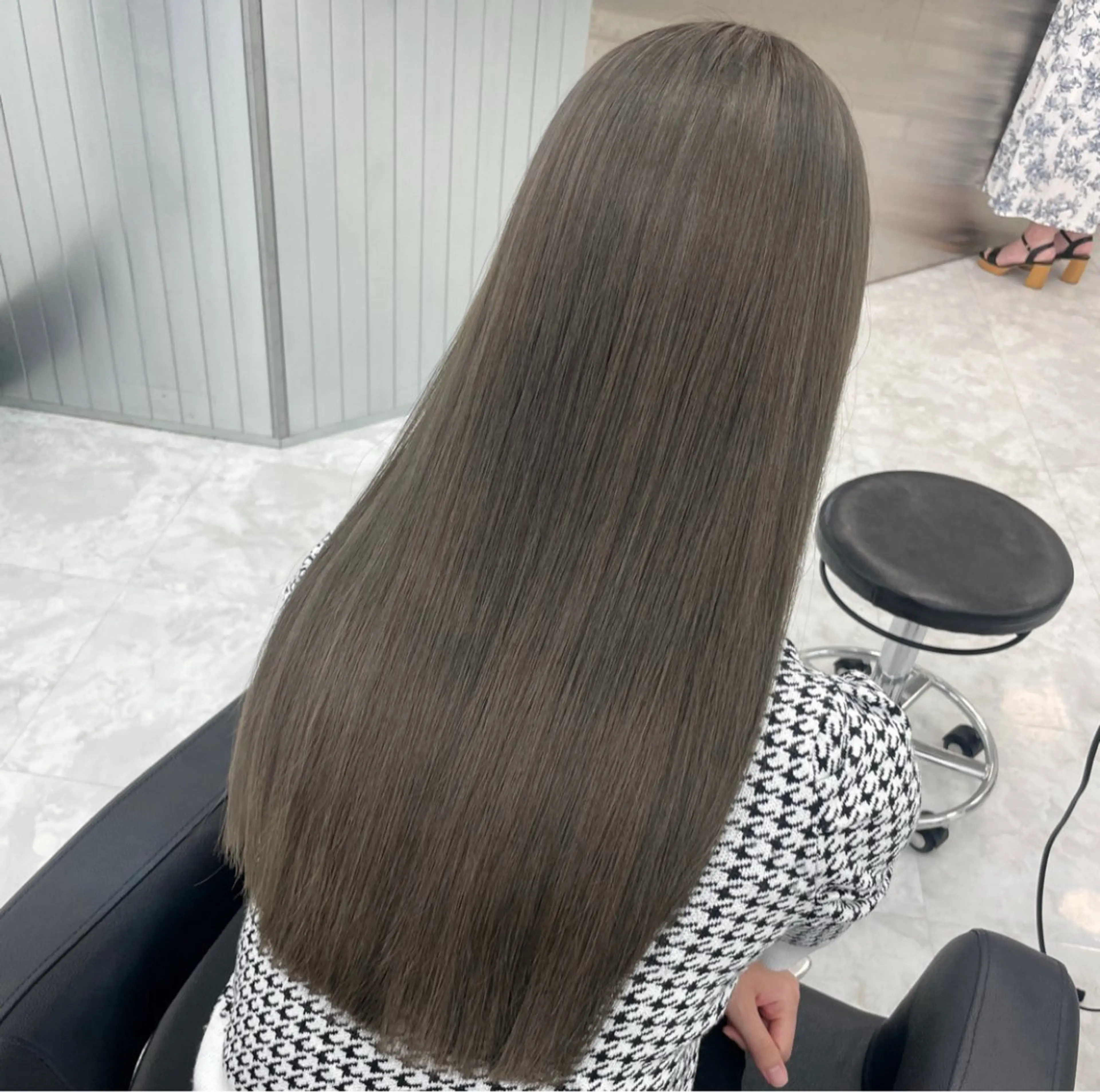 メンテナンスにオススメ✨艶髪縮毛矯正✨➕cut➕One color➕外部補修treatment🫧の写真