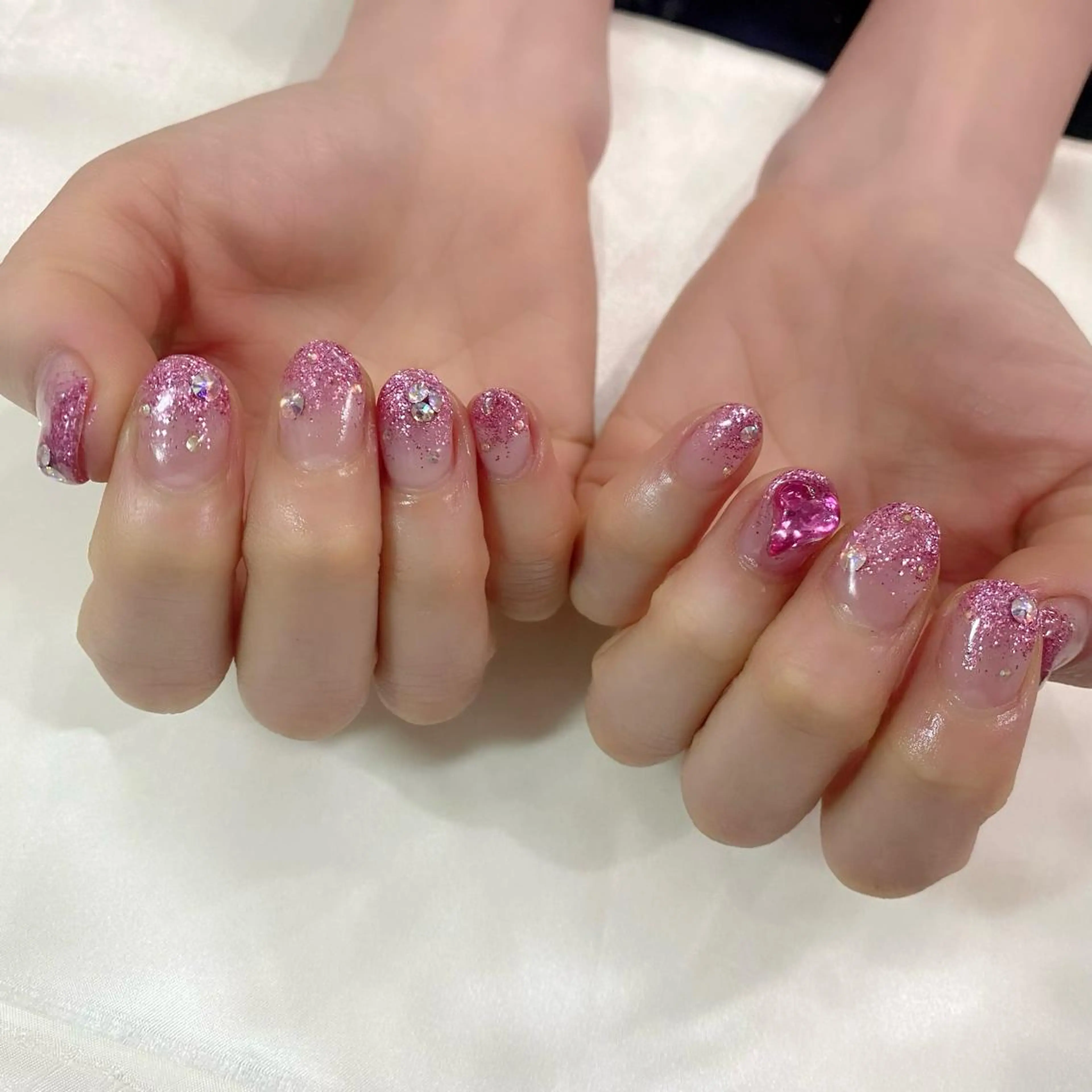 ネイル グラデーション ハート キラキラネイル ラメ(グリッター) ラメグラデーション ハンドネイル Salon Ｋのネイルデザイン